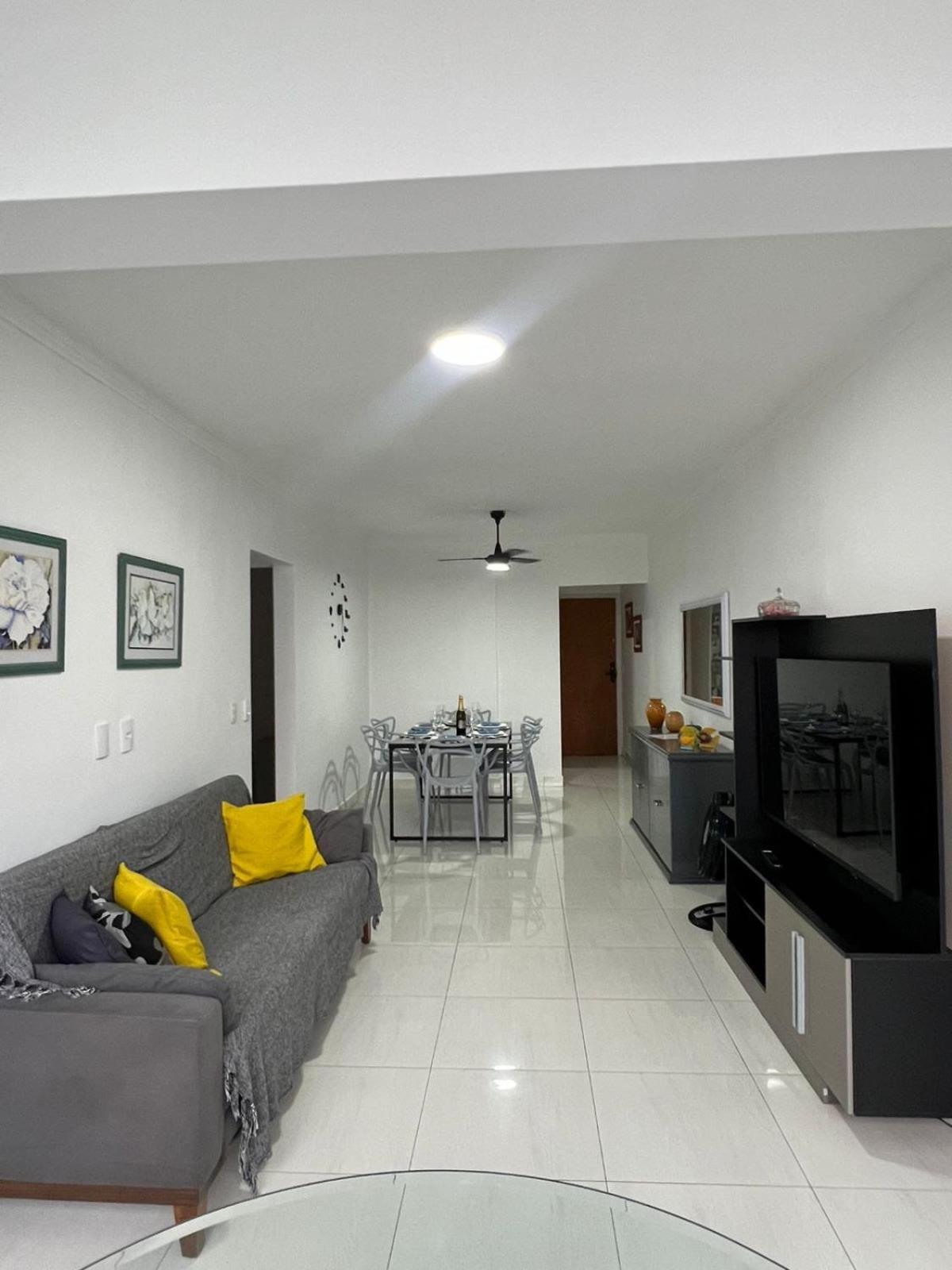 Lindo apartamento Guarujá Pitangueiras -3 Dormitórios 80 metros da praia