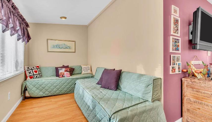 Seaside Getaway 3 Blocks to Beach WasherDryer view 2