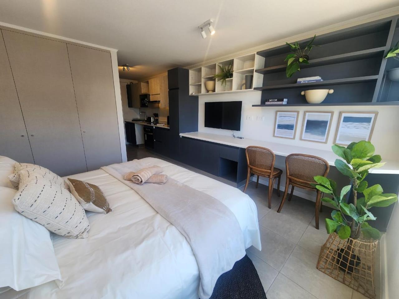 HOM l Parking Piscina Wifi CoWorK Museo Serena