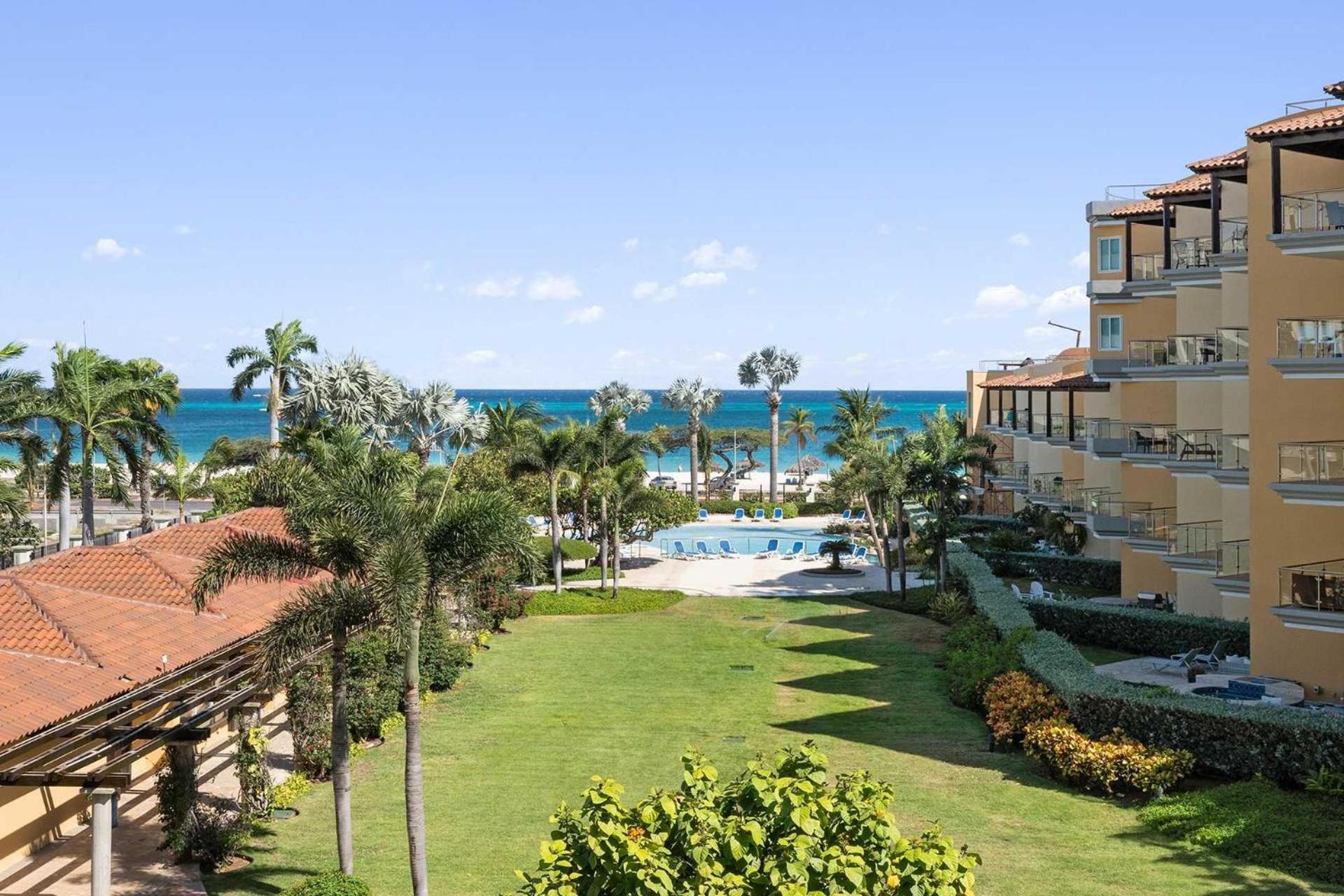 Beachfront - Emerald View 1BR condo - P314