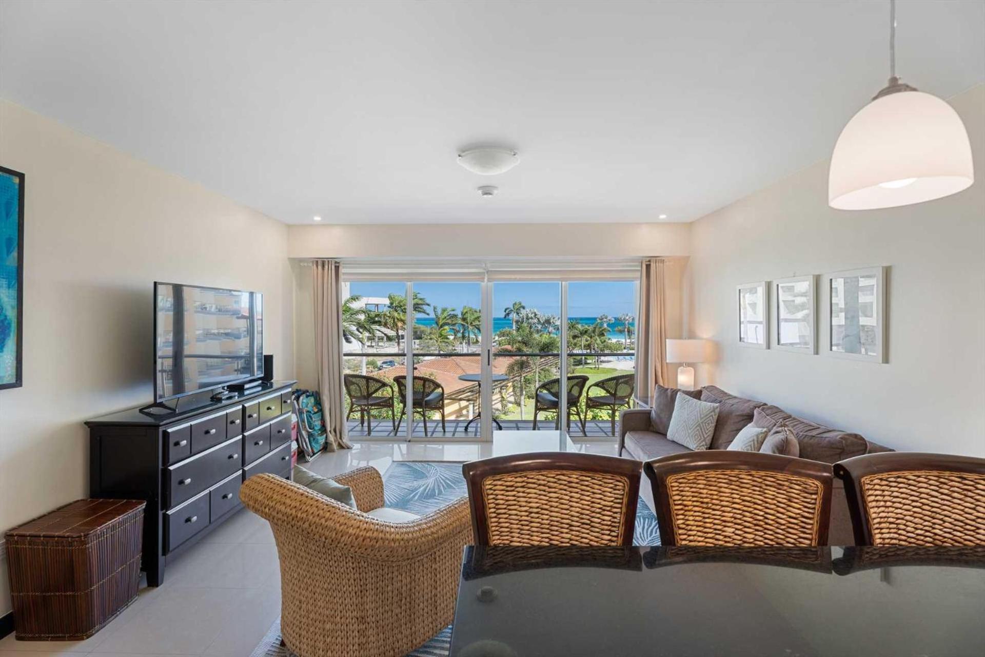 Beachfront - Emerald View 1BR condo - P314