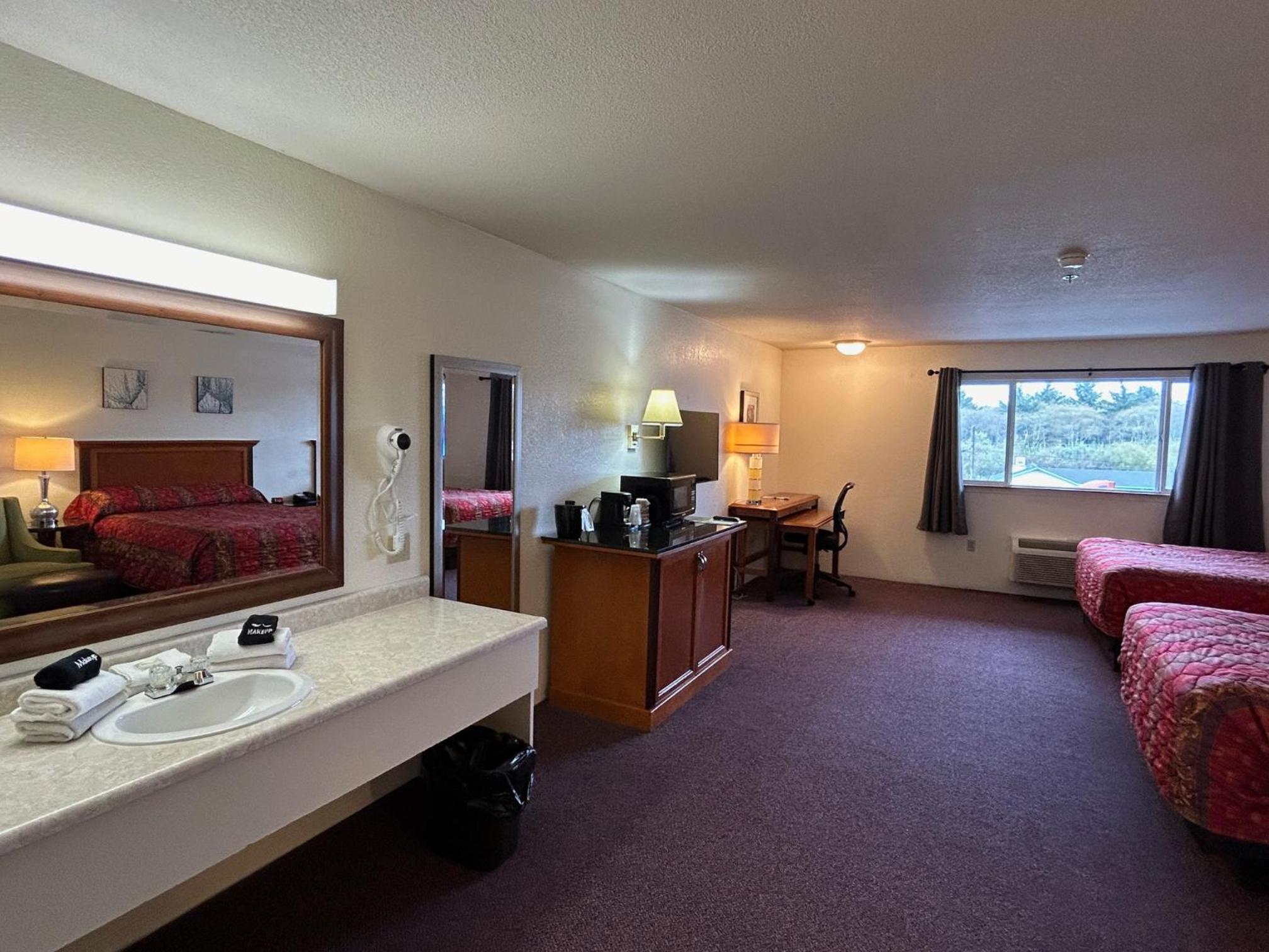 Crescent City Vacations - Bayview Inn - Property Image 10