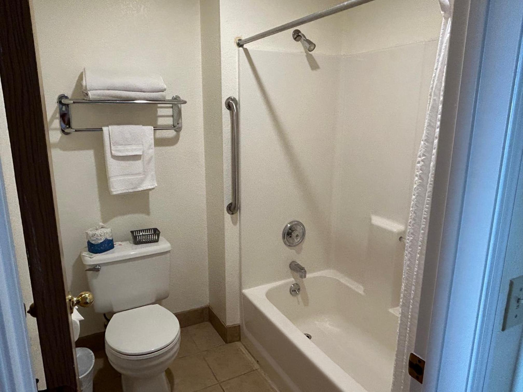 Crescent City Vacations - Bayview Inn - Property Image 8