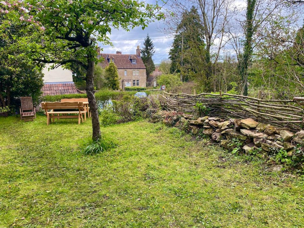 The Explorers Rest - Cottage - Frome view 2