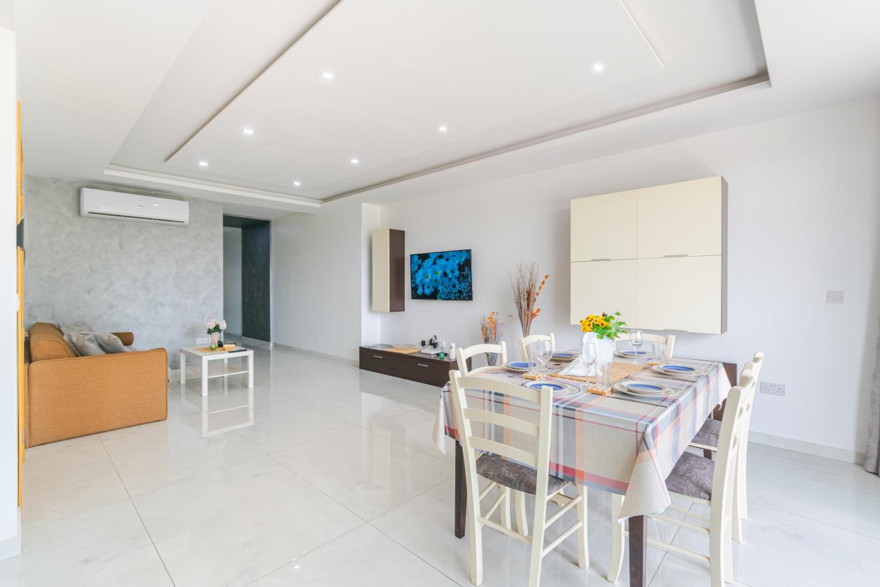 New Spacious Apartment 3 Bdr 2 Bth Bugibba 124 with View photo 2