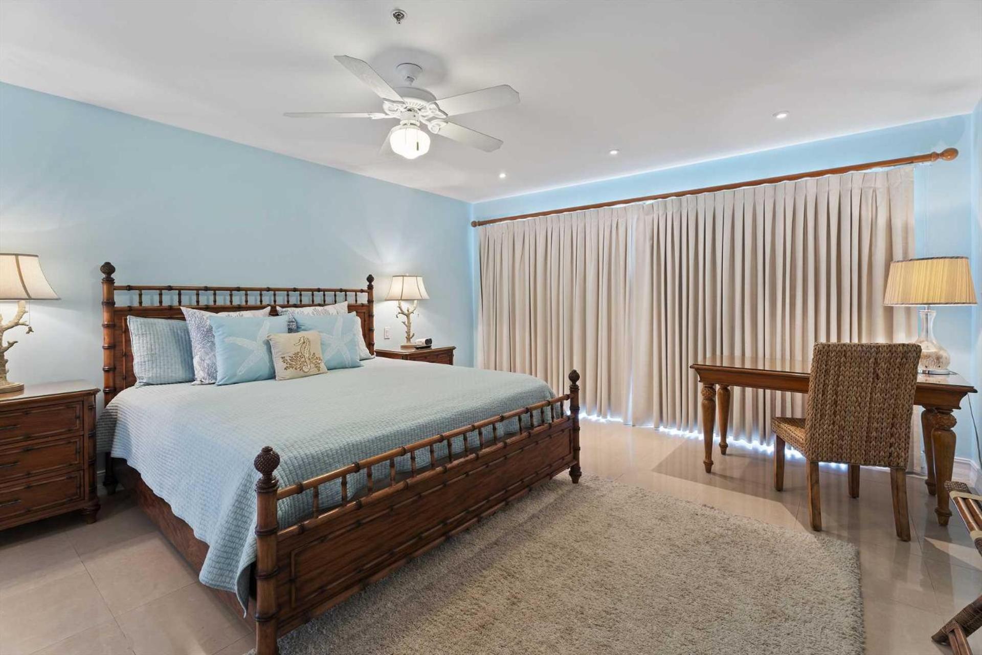 Beachfront - Royal Penthouse 3BR condo - BC352