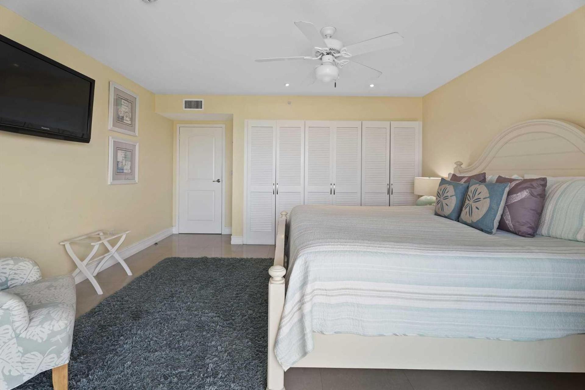 Beachfront - Royal Penthouse 3BR condo - BC352