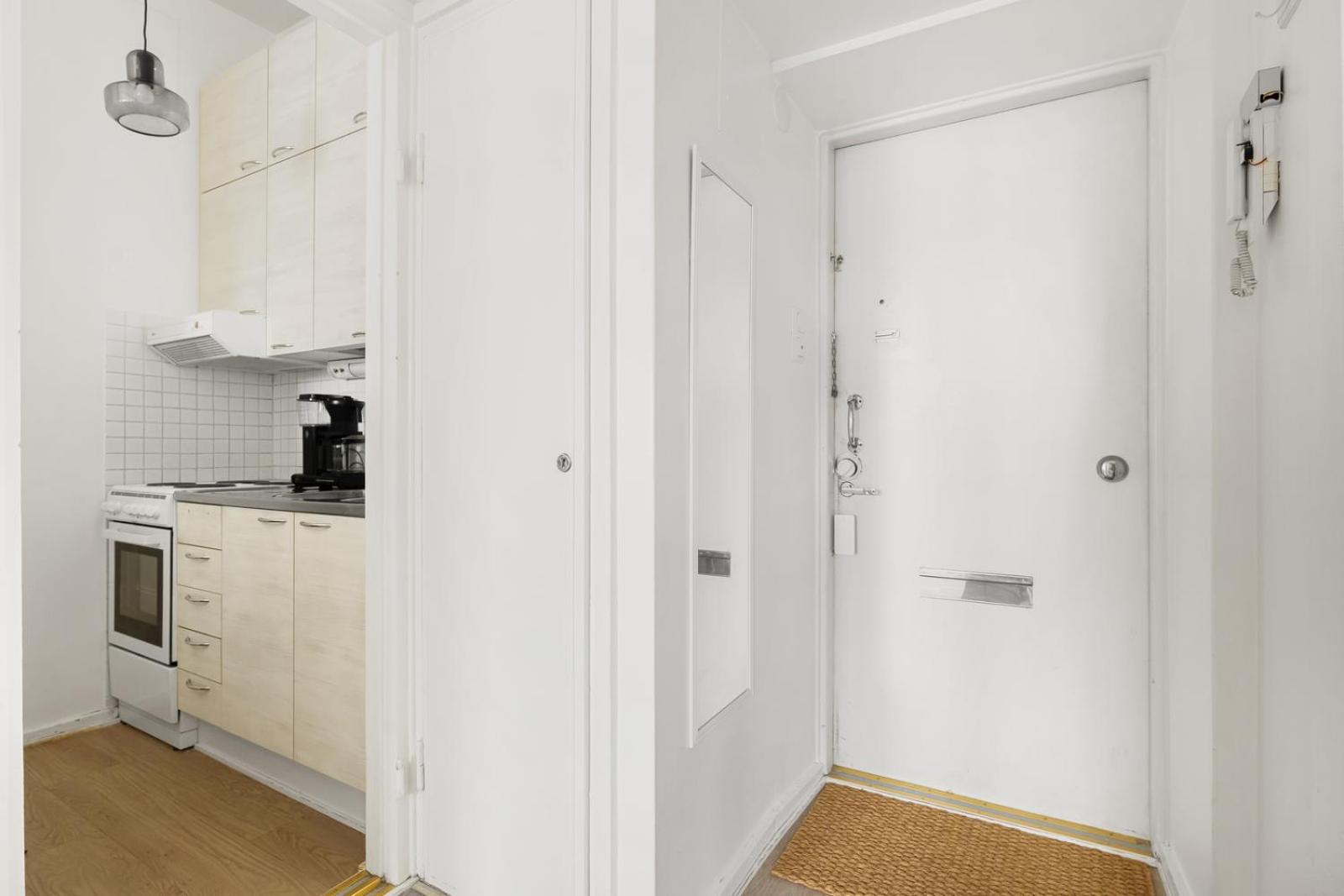 Come in! "Voima" Two rooms apartment in historical building 200m from railwaystation view 4
