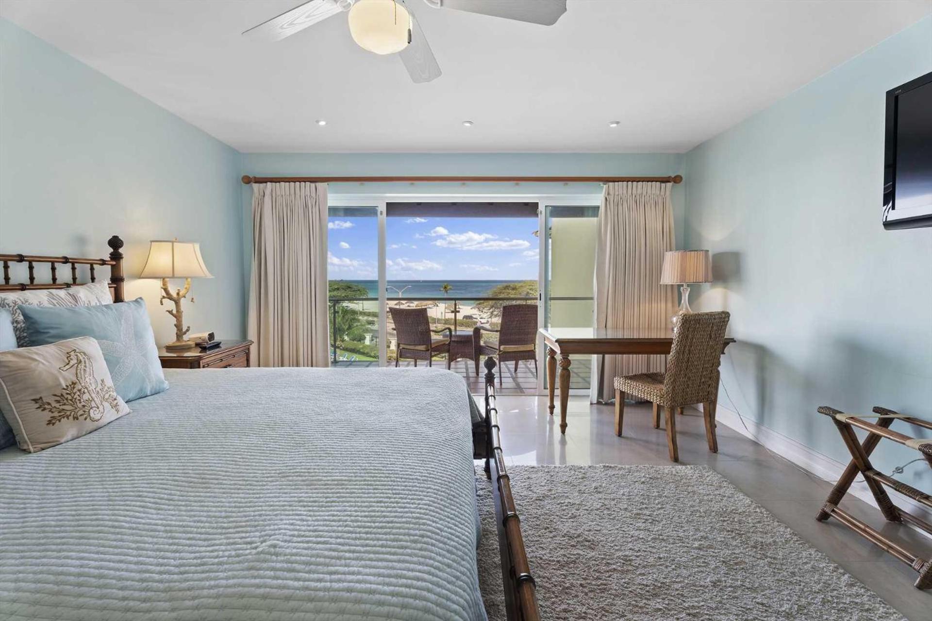 Beachfront - Royal Penthouse 3BR condo - BC352