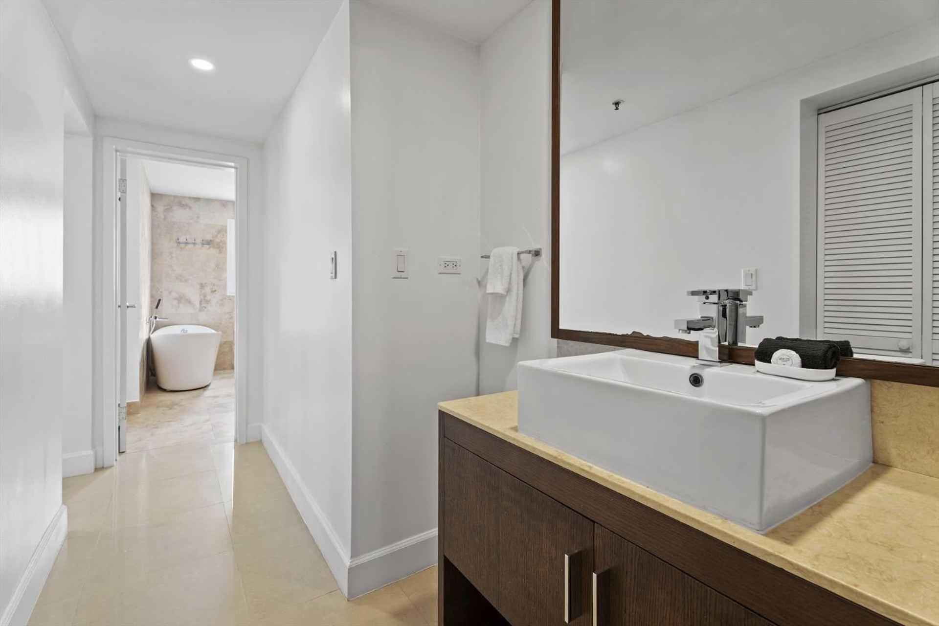Beachfront - Sapphire Vista 3BR condo - A247