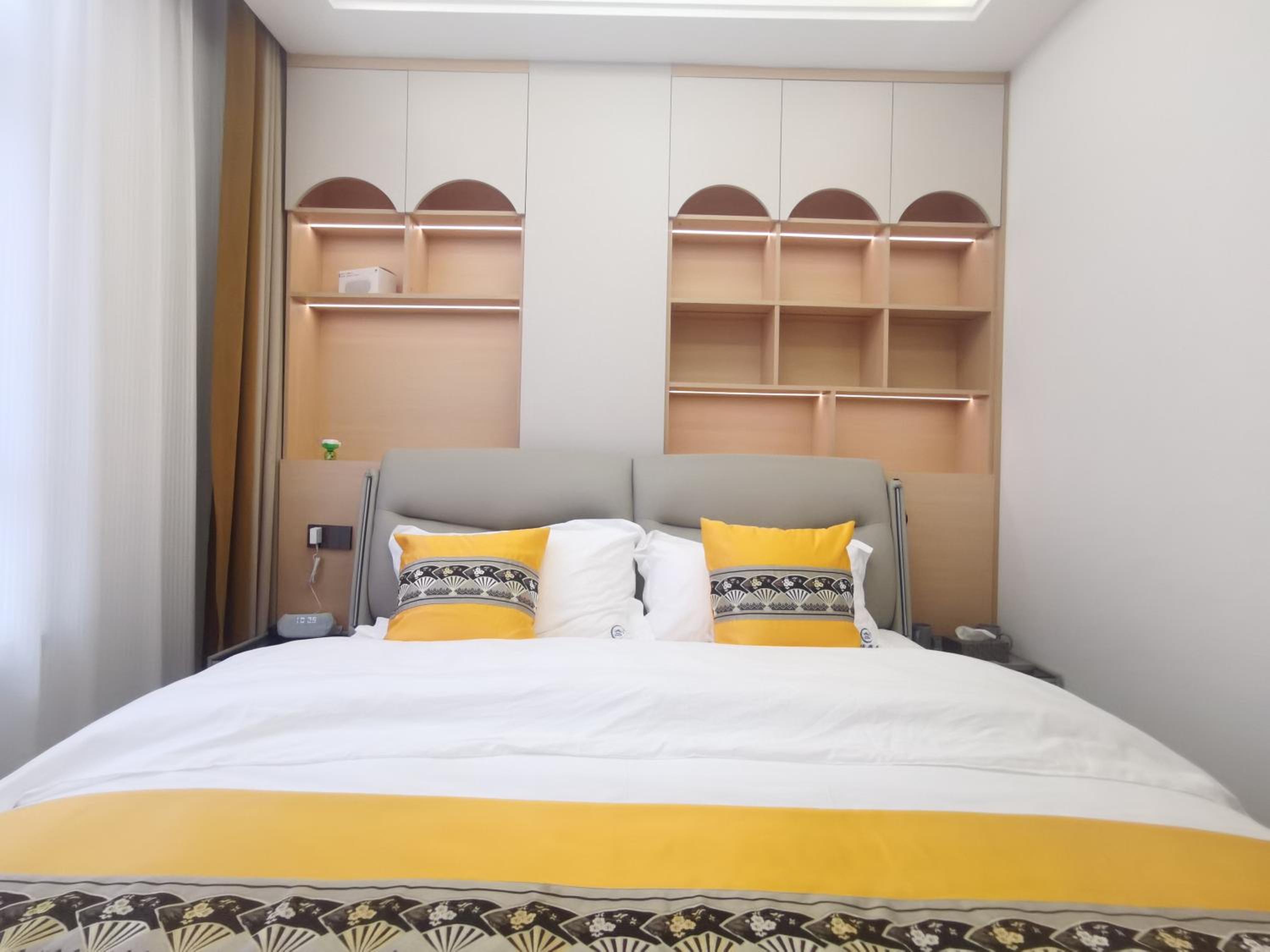 Light luxury in the clouds
