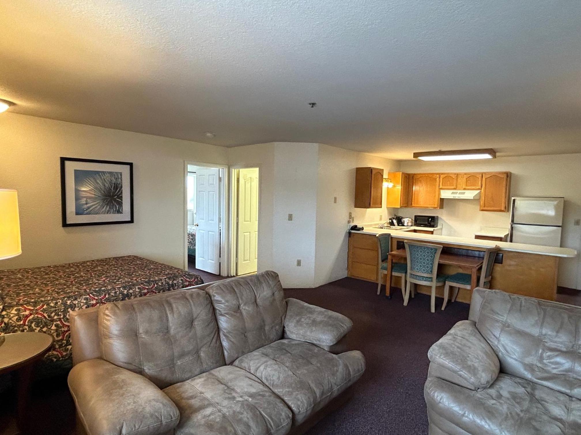 Crescent City Vacations - Bayview Inn - Property Image 4