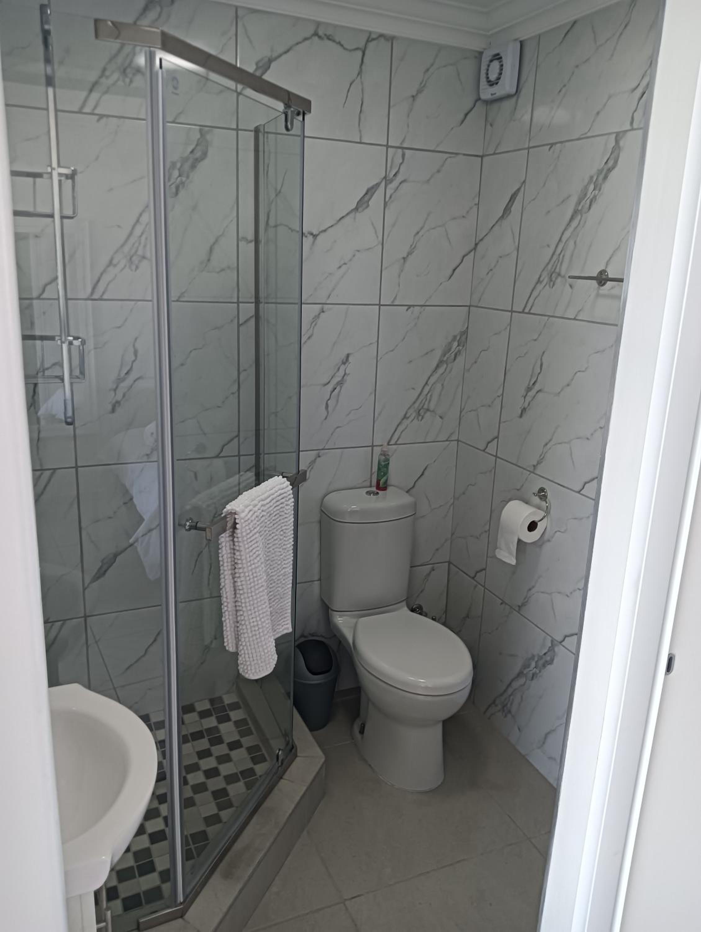 Bloubergstrand Beachfront Apartment with Secure Garage and Pool view 3