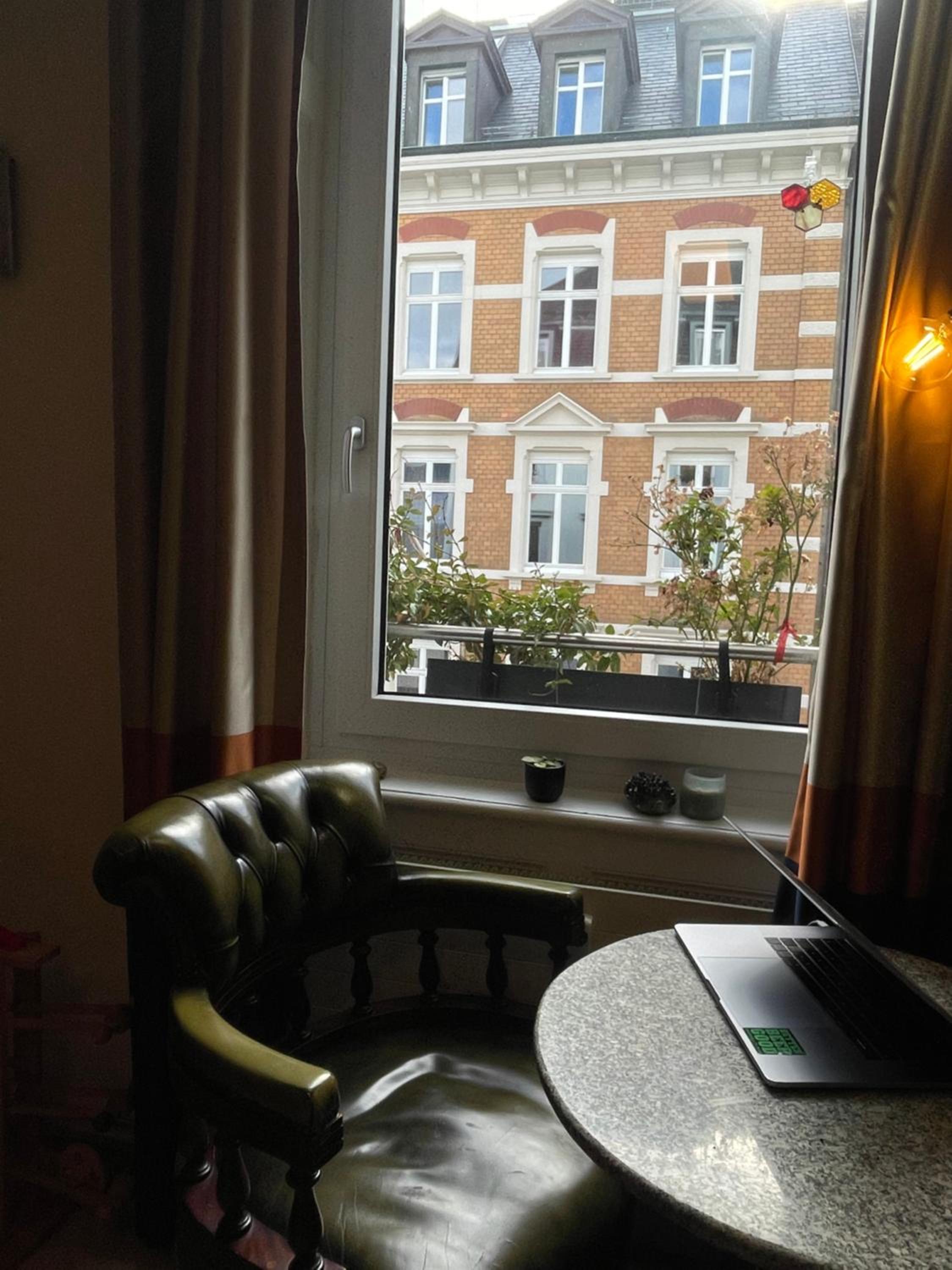 Artful 3 Bedroom Apt in City Center 5 min by foot to ESC & Art Basel