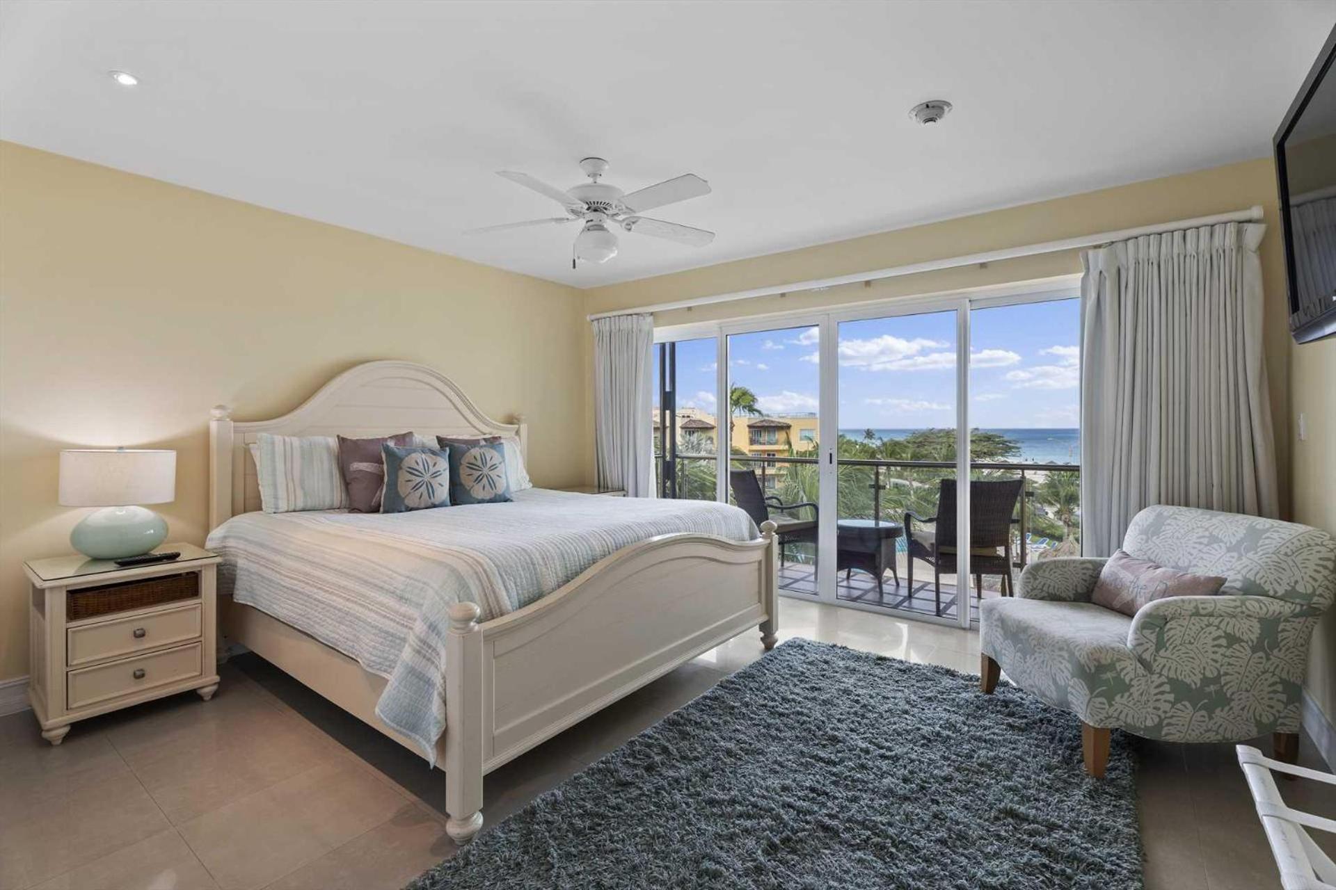 Beachfront - Royal Penthouse 3BR condo - BC352