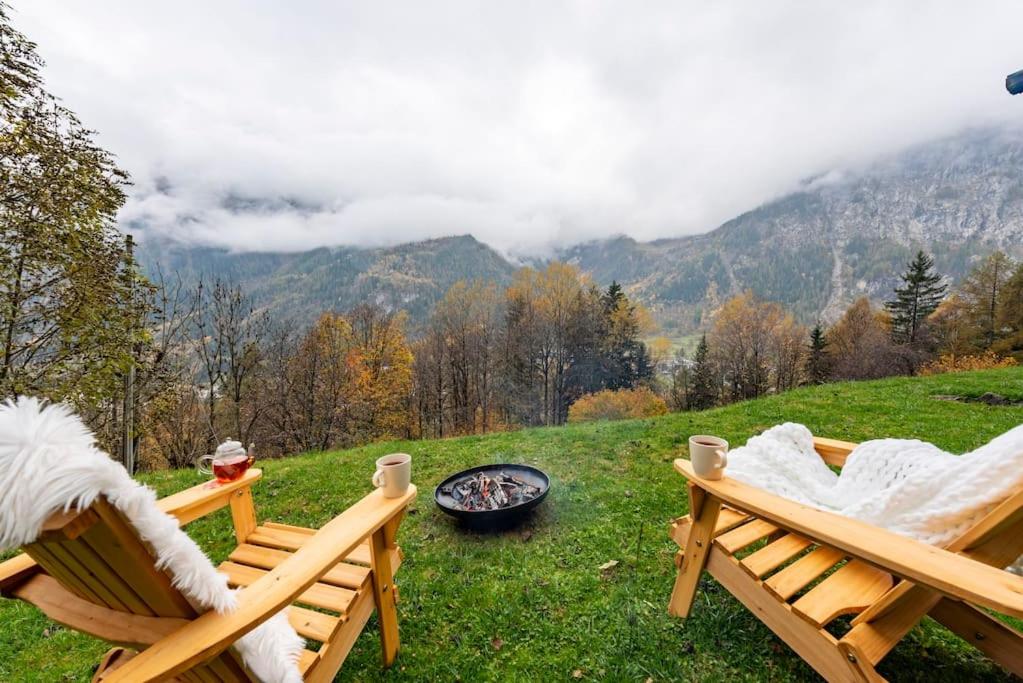Chalet Les Boisé - Sauna, Heated Pool and Mountains View view 5