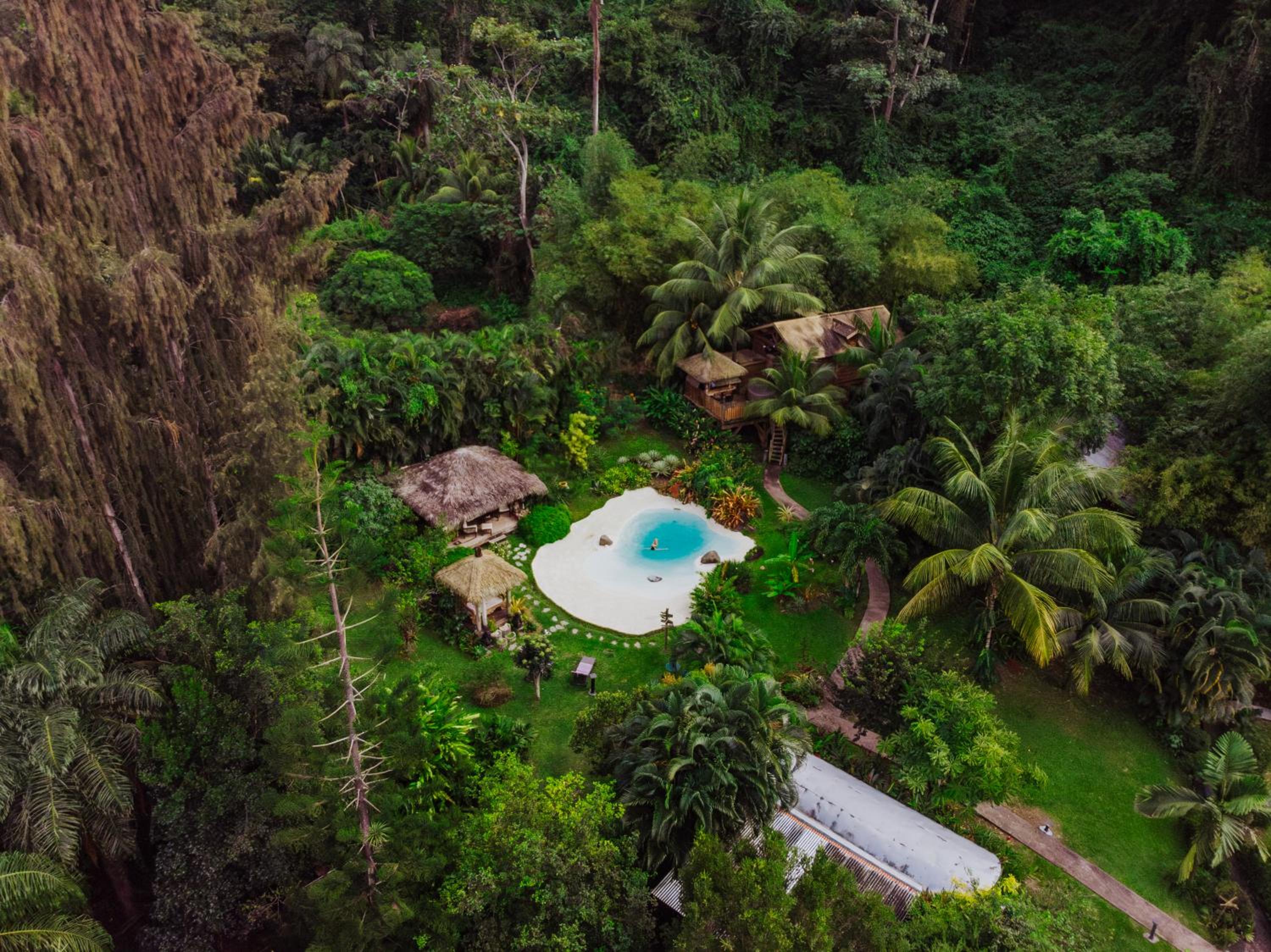 West Indies Cottage, cottages haut de gamme avec piscine, jacuzzi et vue jungle