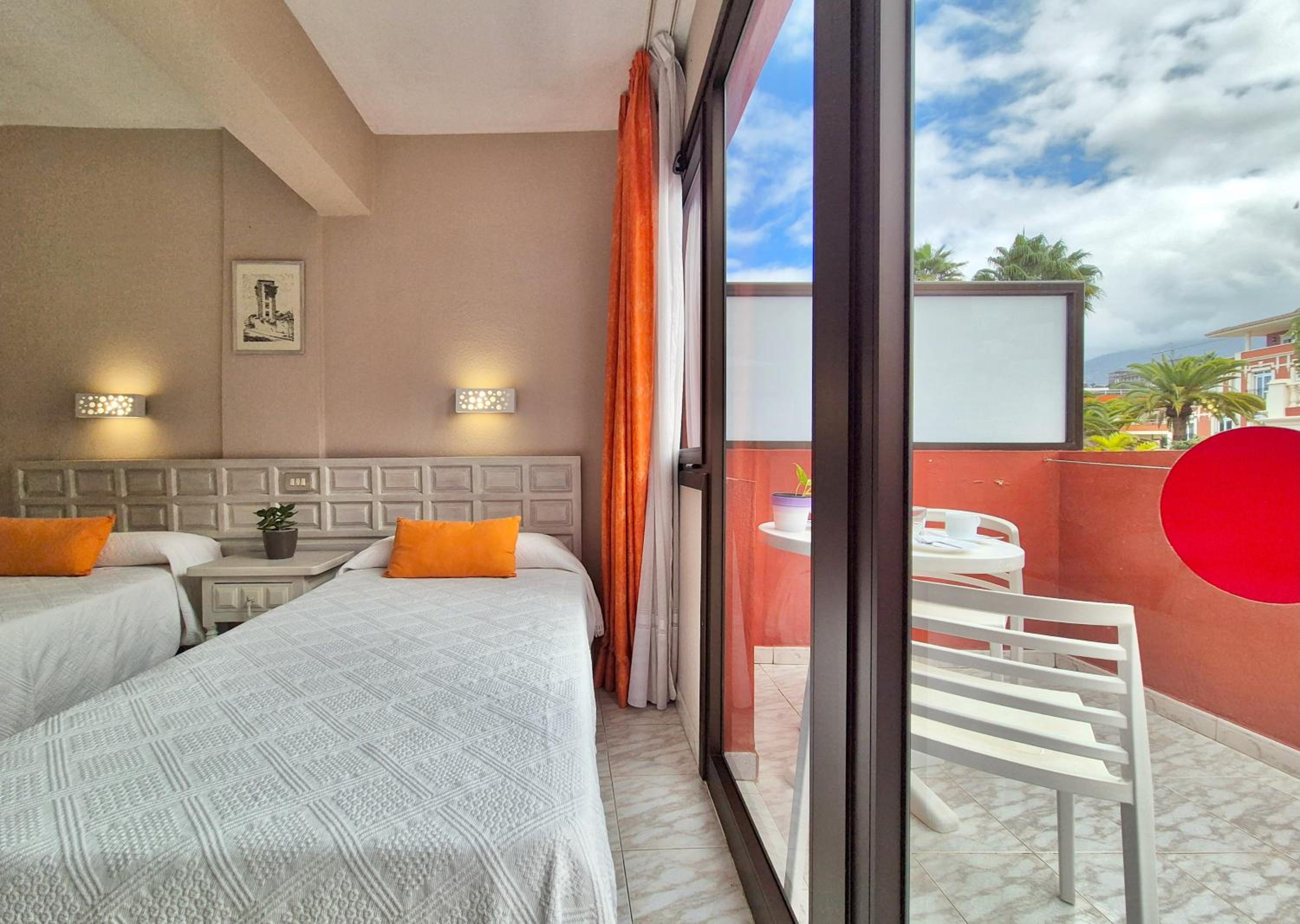 Canaima Apartments