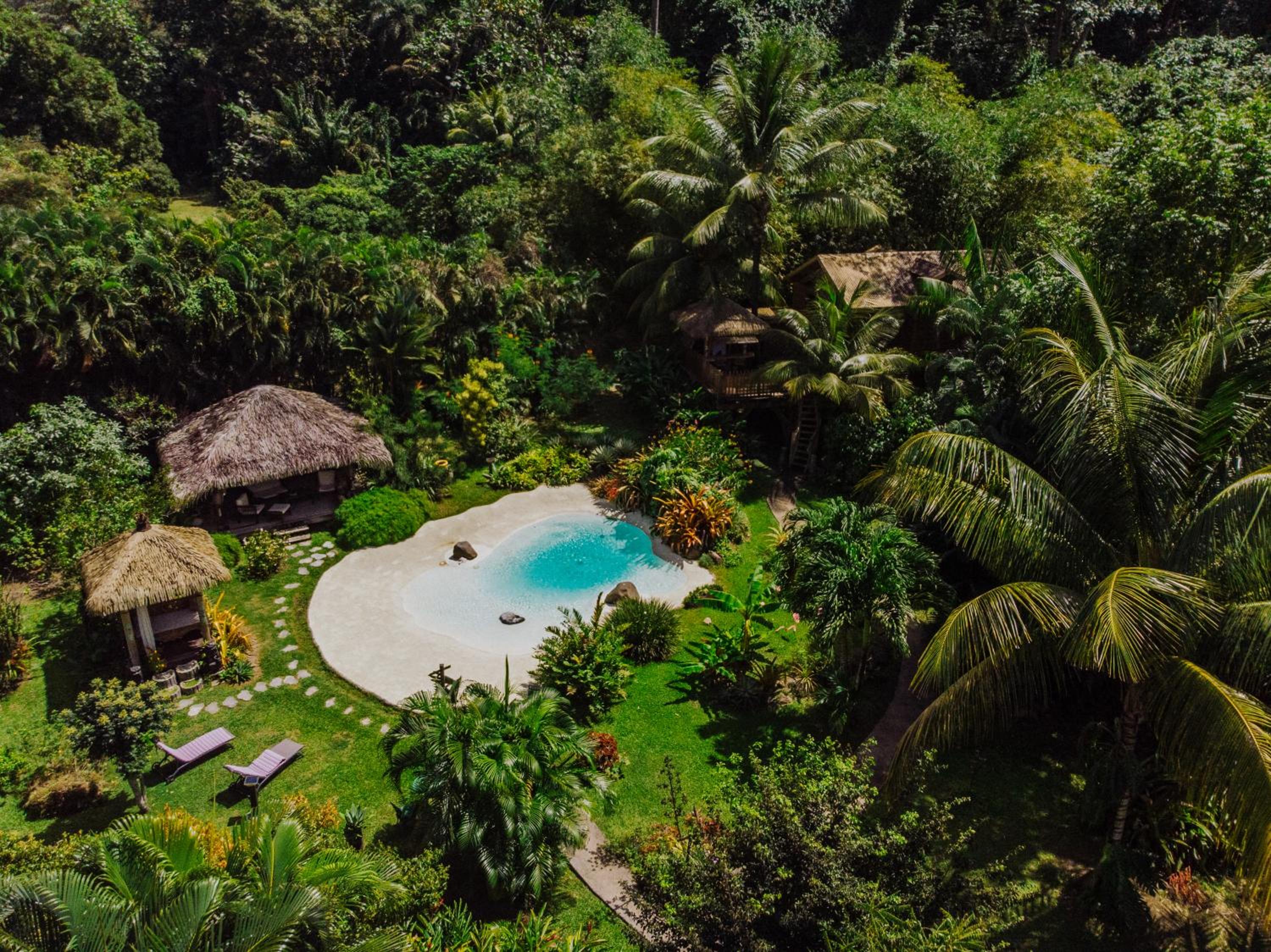 West Indies Cottage, cottages haut de gamme avec piscine, jacuzzi et vue jungle