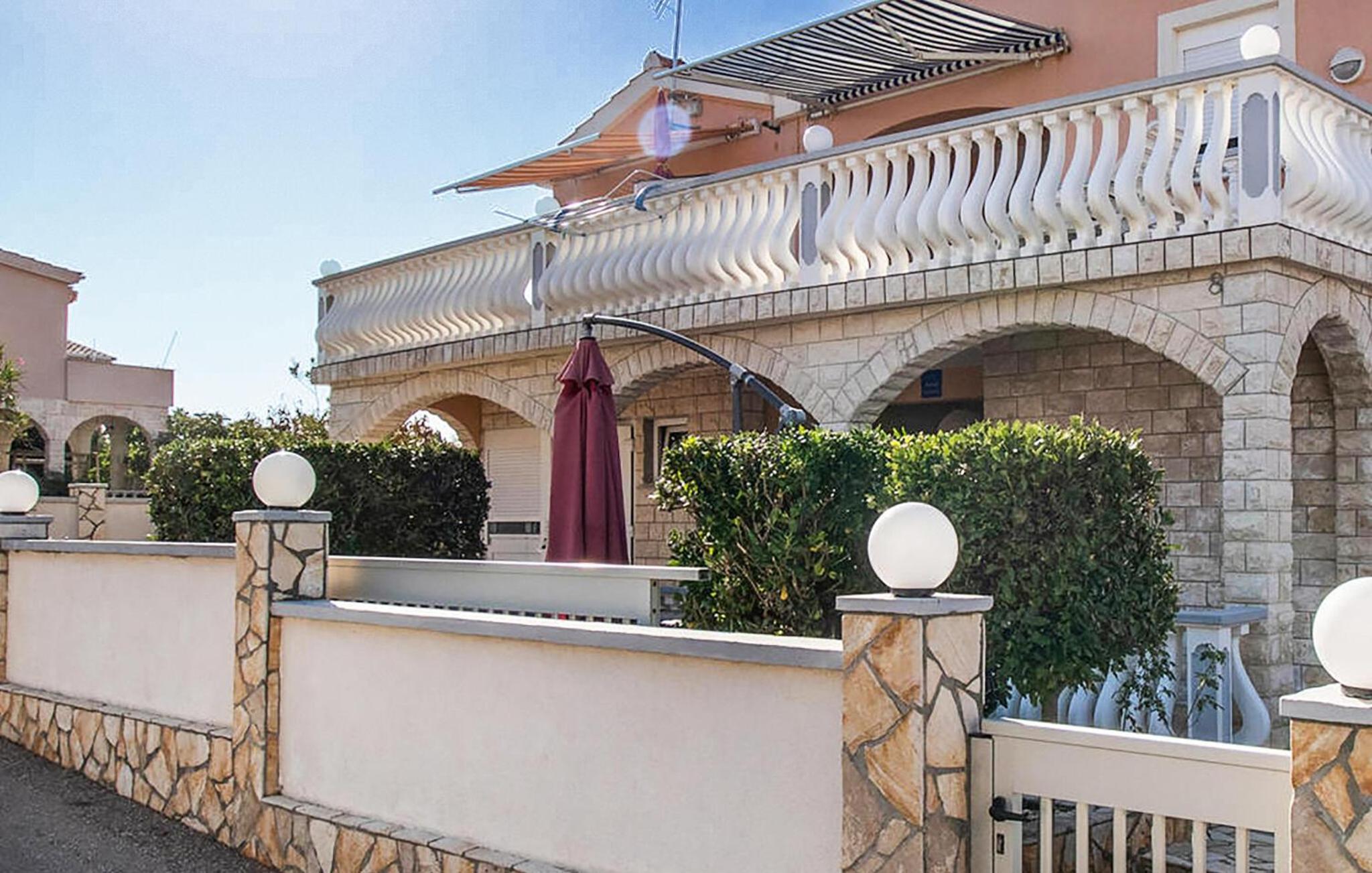 1 Bedroom Awesome Apartment In Vir view 4