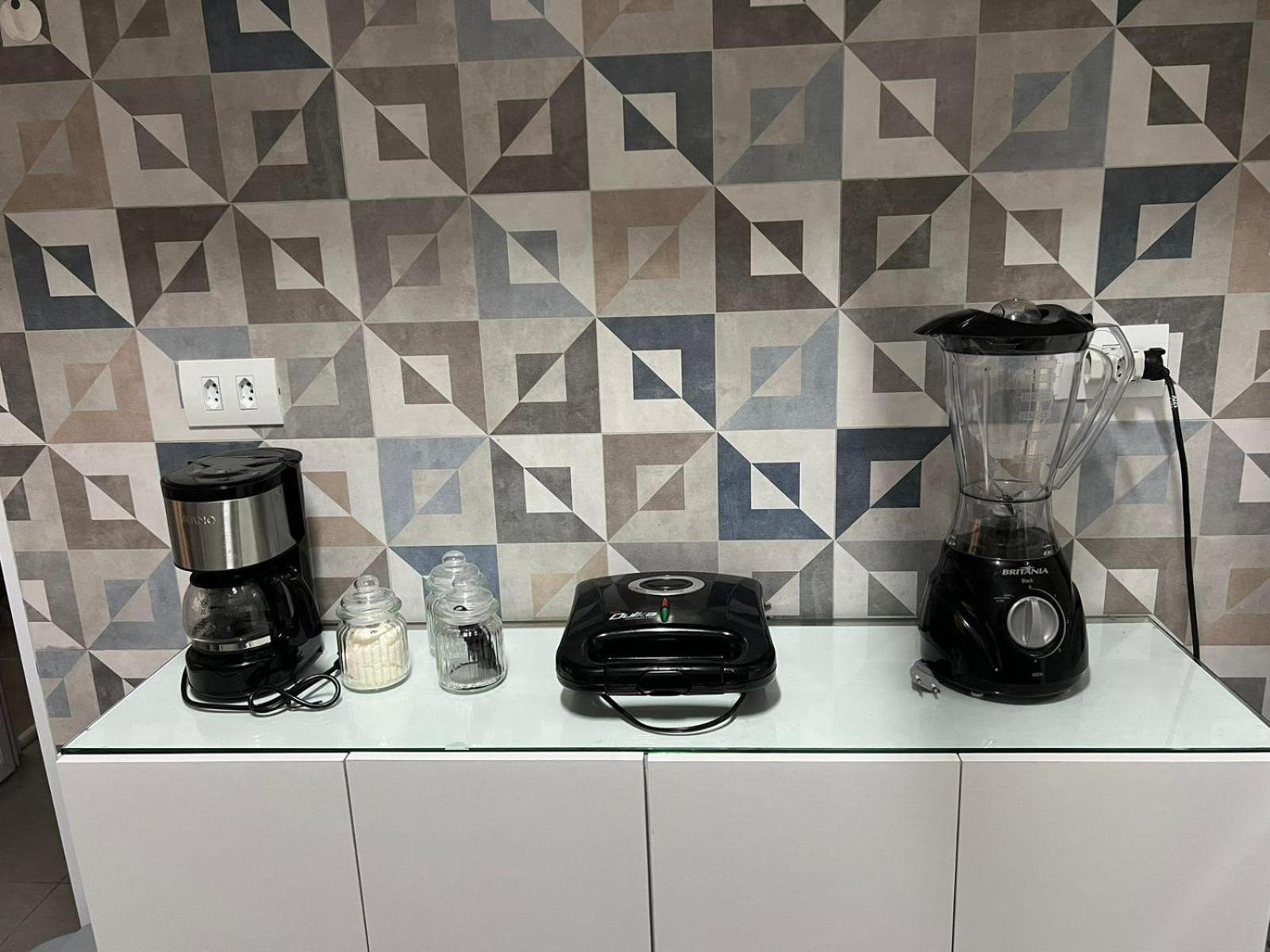 Lindo apartamento Guarujá Pitangueiras -3 Dormitórios 80 metros da praia