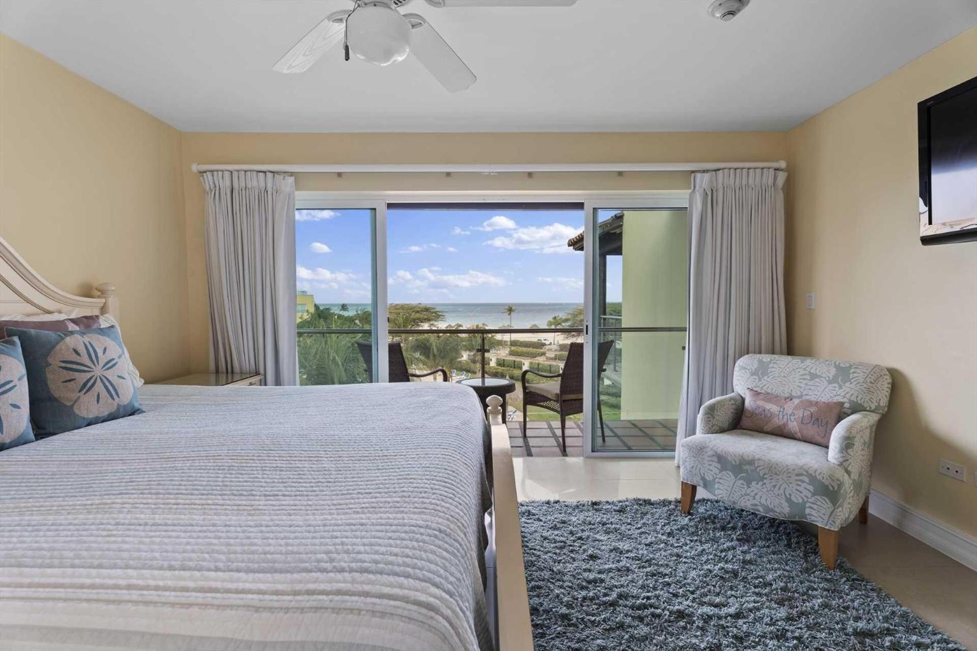 Beachfront - Royal Penthouse 3BR condo - BC352
