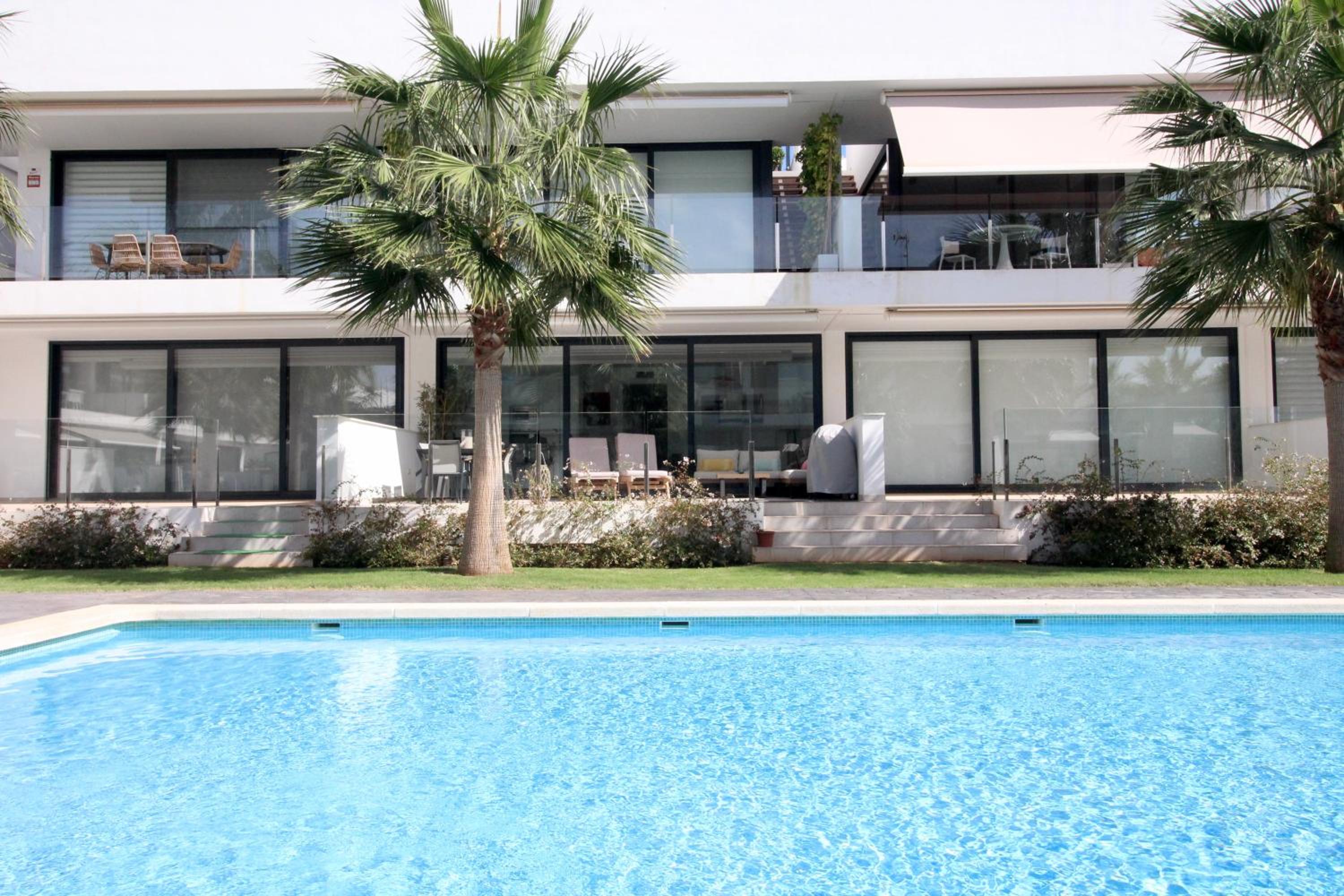 Two Bedroom Modern Apartment In Mar De Cristal