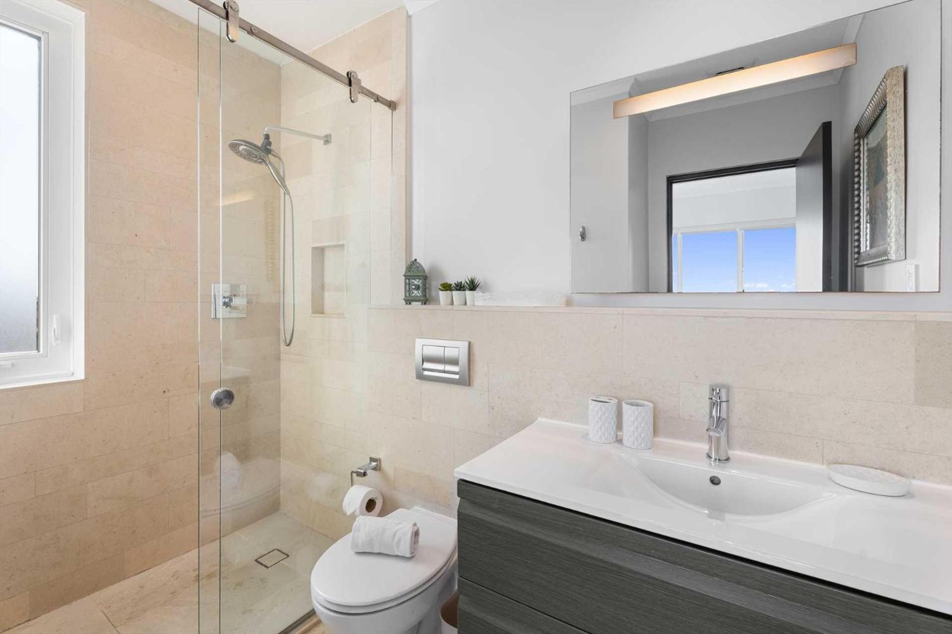 Beach View - Vista Paradiso 2BR condo - LV410