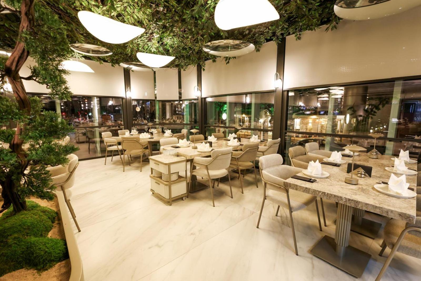 FOUR HILLS HOTEL - Image 58