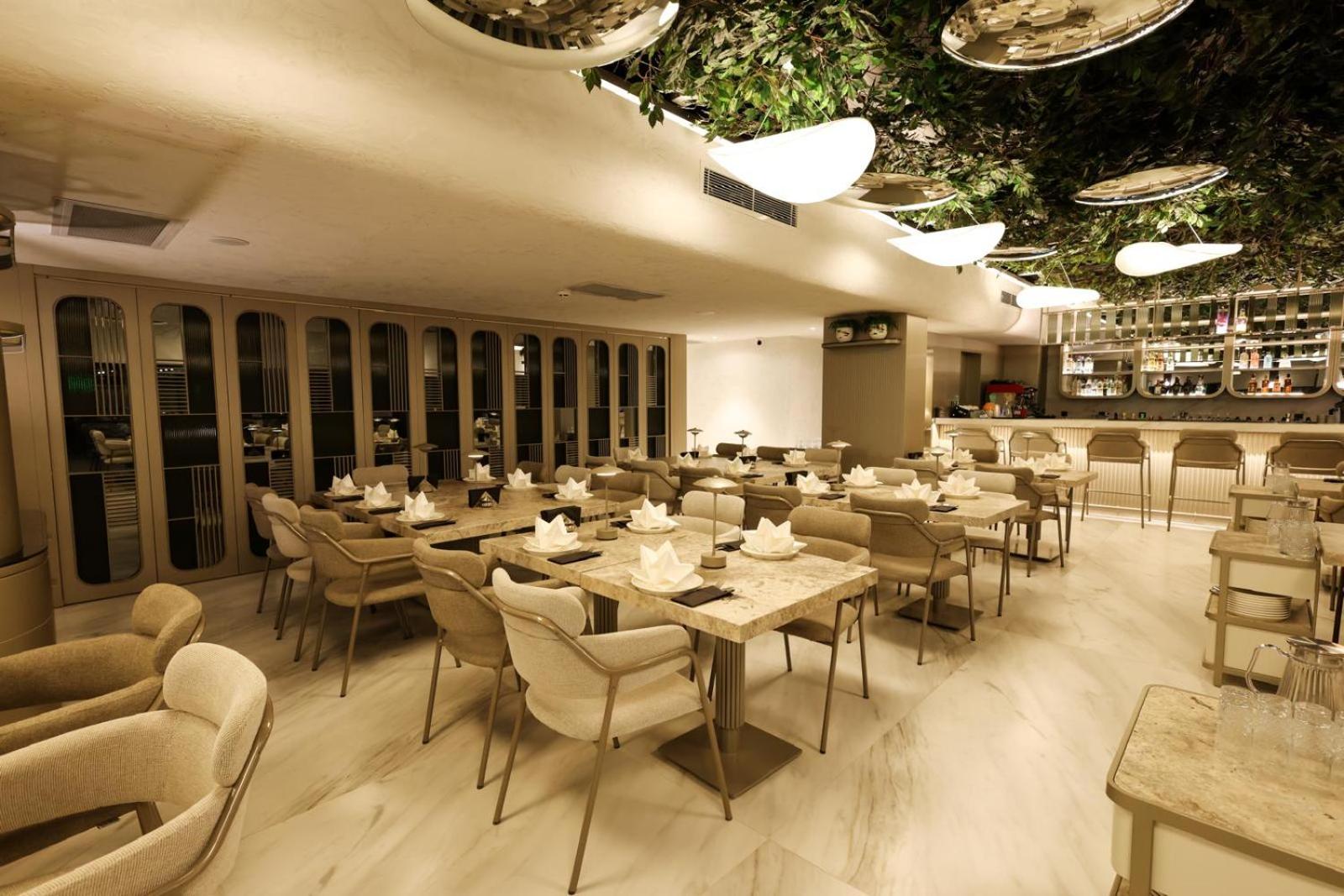 FOUR HILLS HOTEL - Image 61