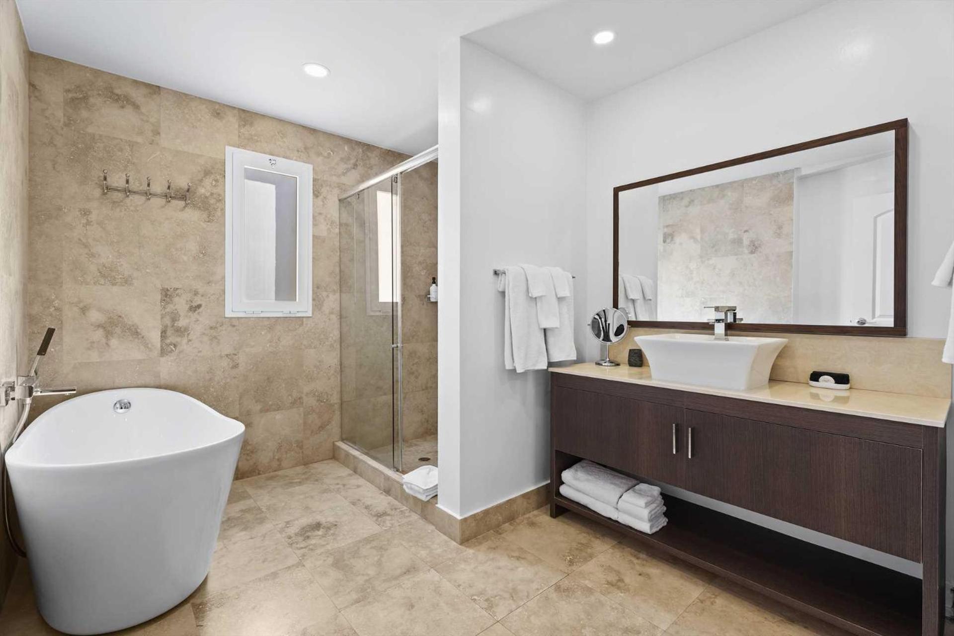 Beachfront - Sapphire Vista 3BR condo - A247