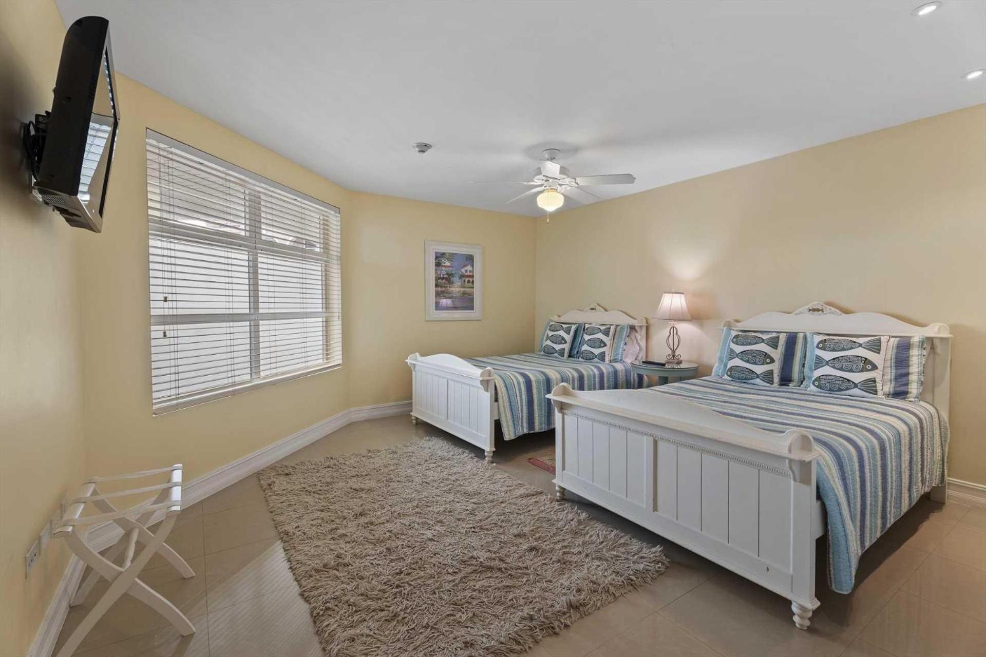 Beachfront - Royal Penthouse 3BR condo - BC352