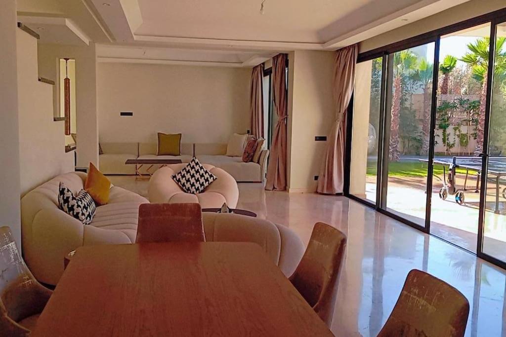 villa white view 4