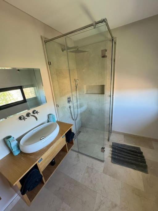 villa white view 5