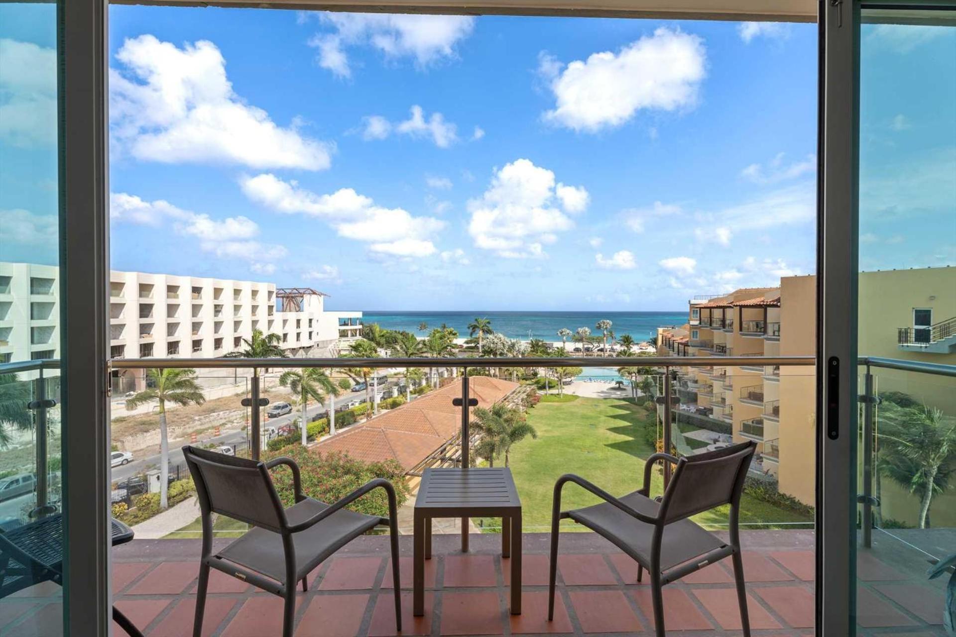 Beachfront- Eagle Beach- Top View 1BR condo - P514