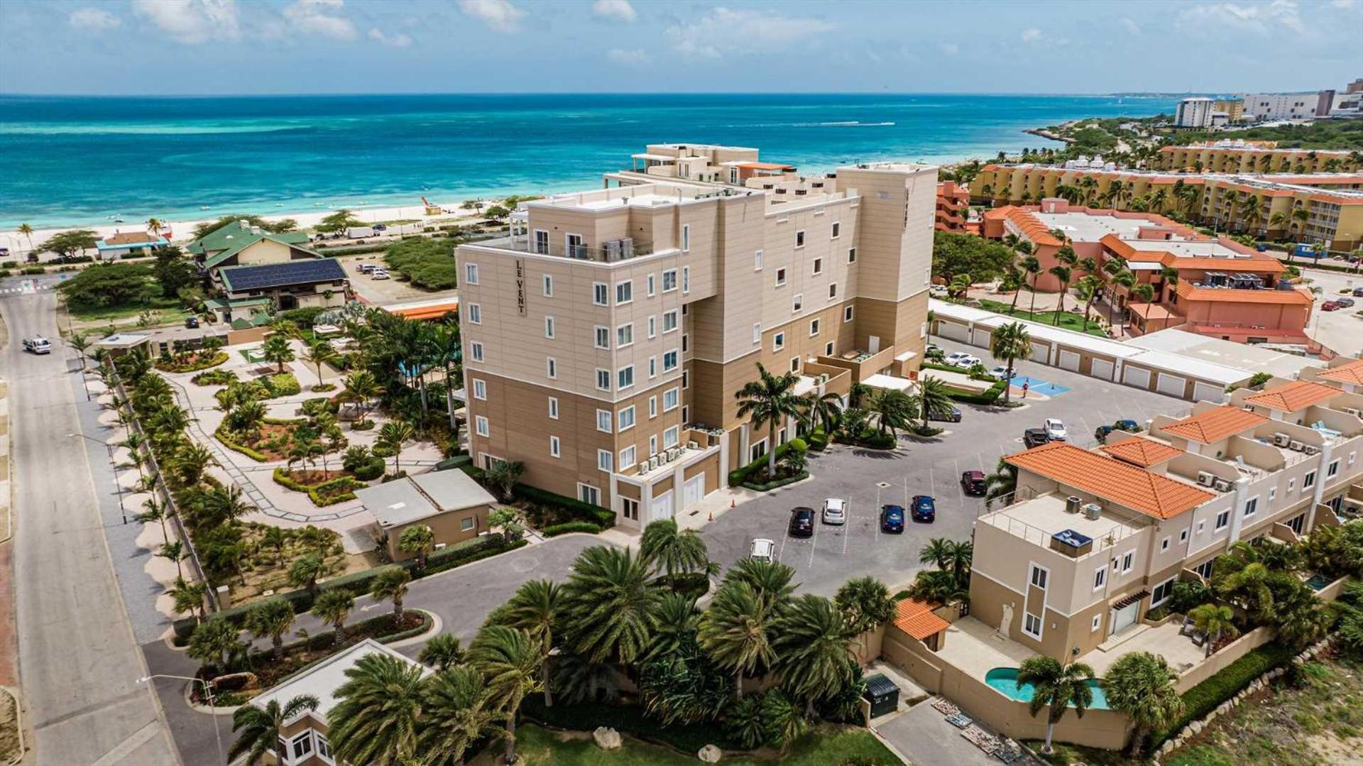 Eagle Beach-Private pool-Outdoor Deluxe townhome11