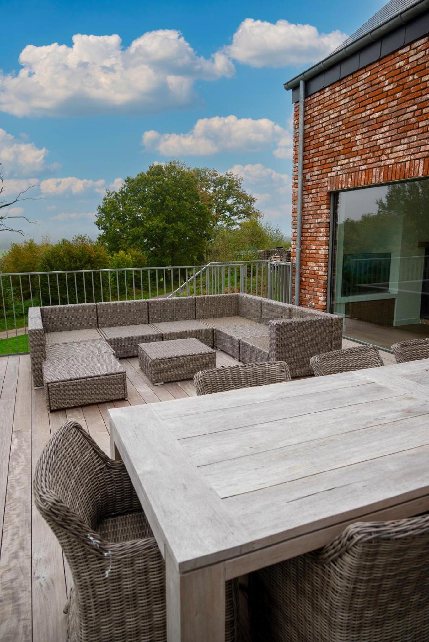 Maison MadArt surround yourself in nature