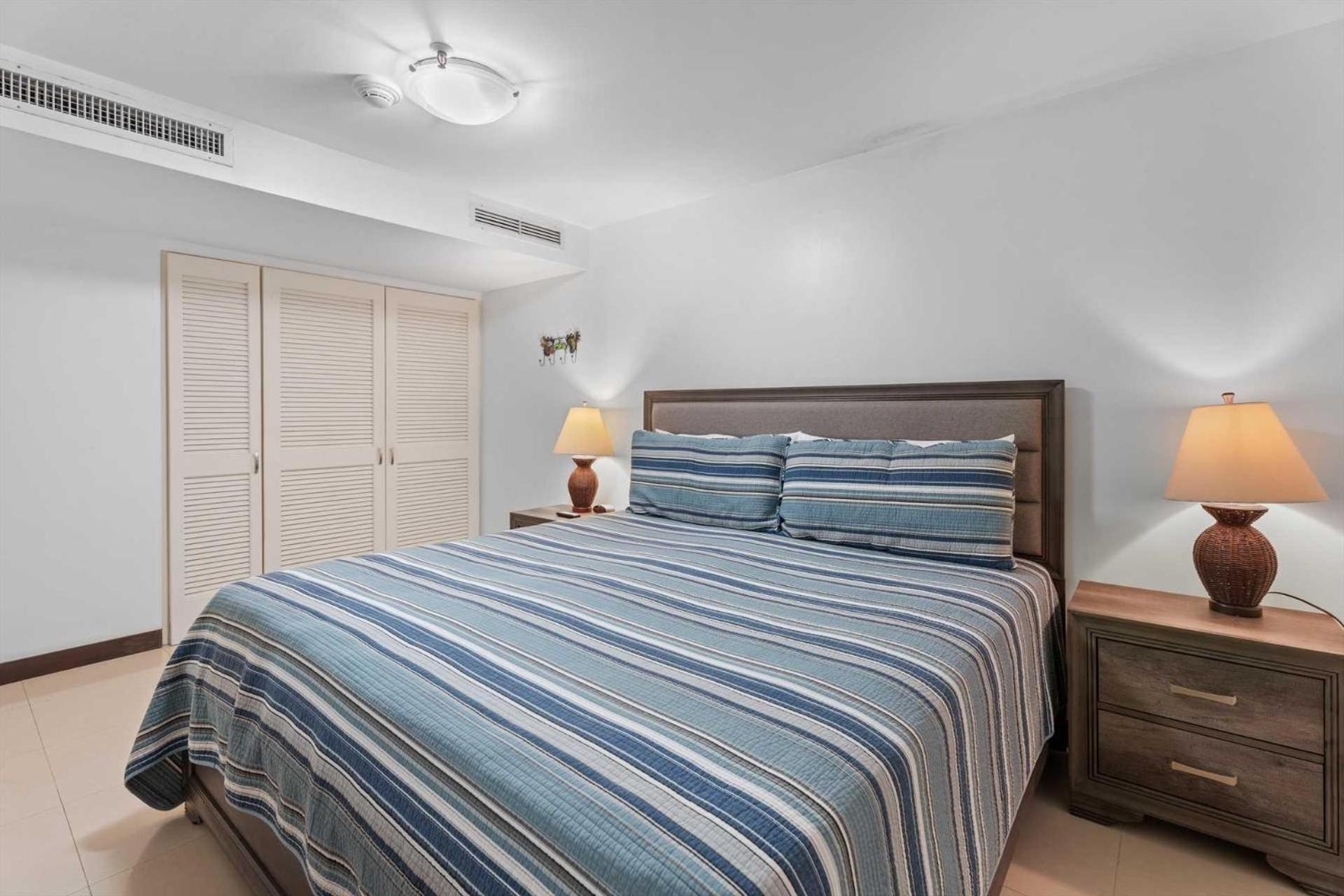 Beachfront- Eagle Beach- Top View 1BR condo - P514