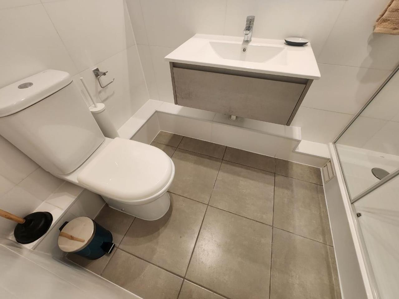 HOM l Parking Wifi CoWork Faro Turismo Piscina