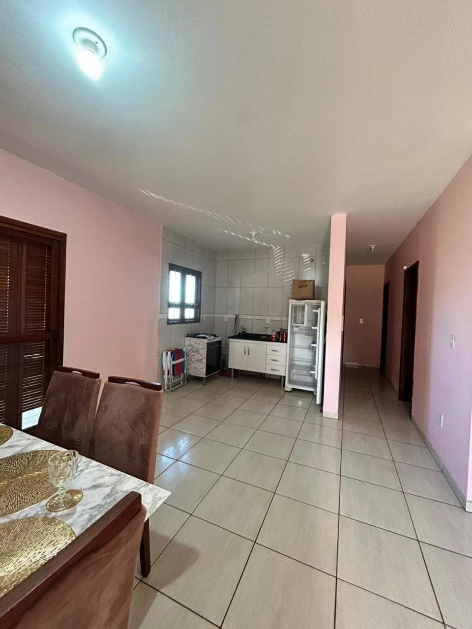 Casa três quartos, ampla e espaçosa