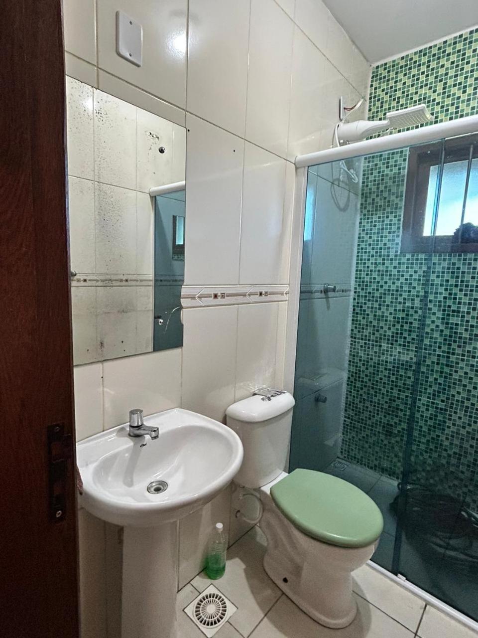 Casa três quartos, ampla e espaçosa