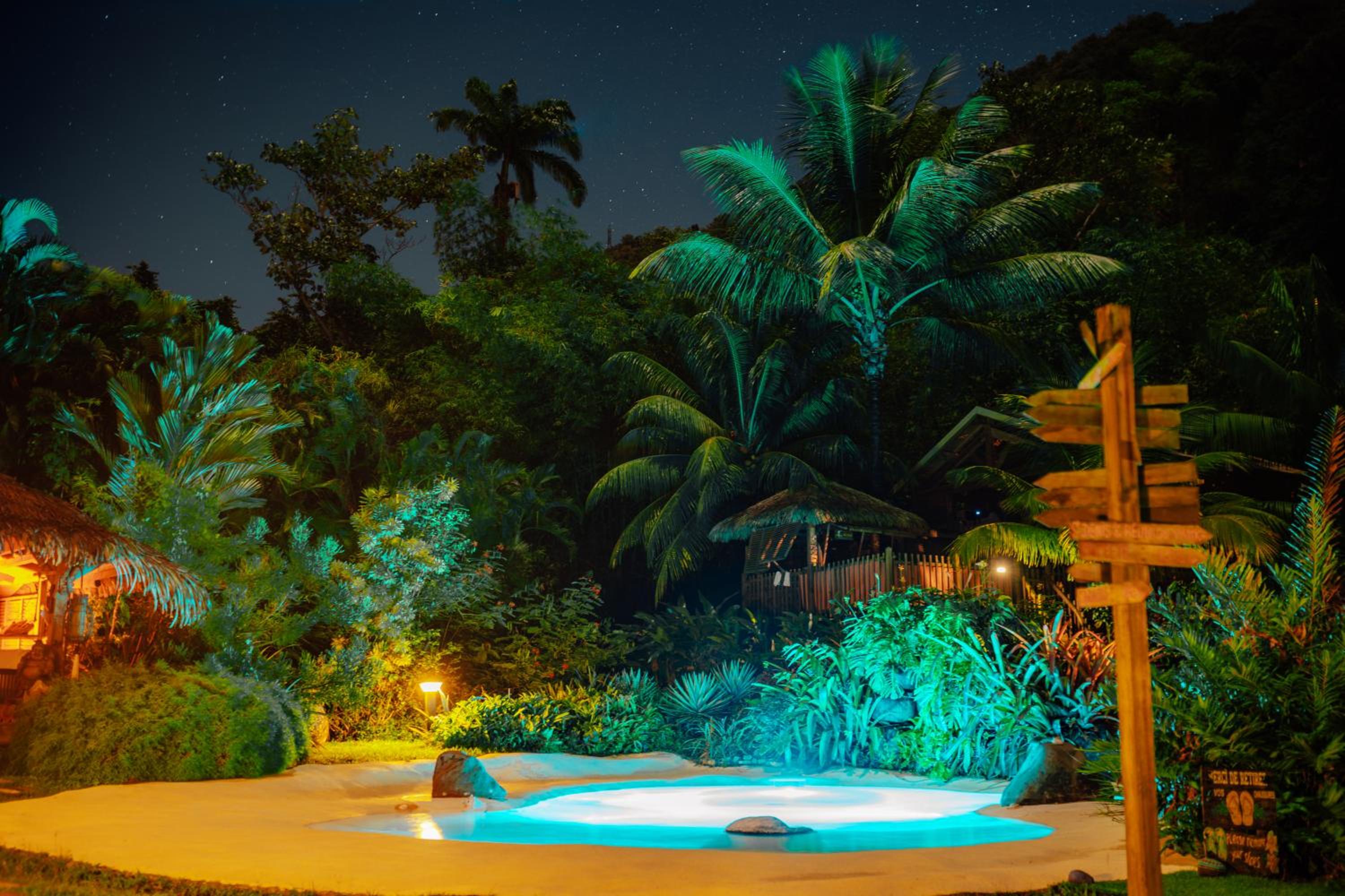 West Indies Cottage, cottages haut de gamme avec piscine, jacuzzi et vue jungle