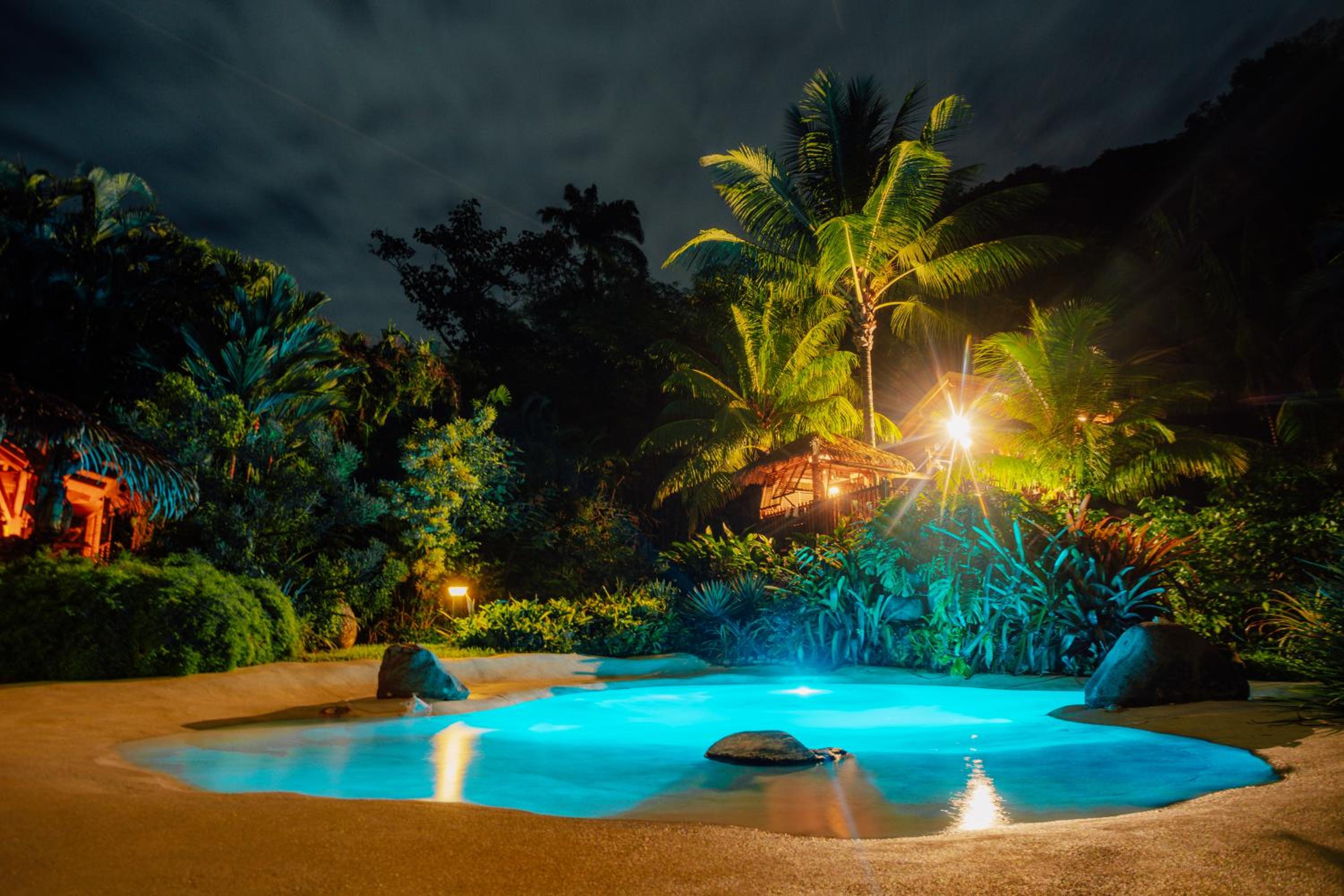 West Indies Cottage, cottages haut de gamme avec piscine, jacuzzi et vue jungle