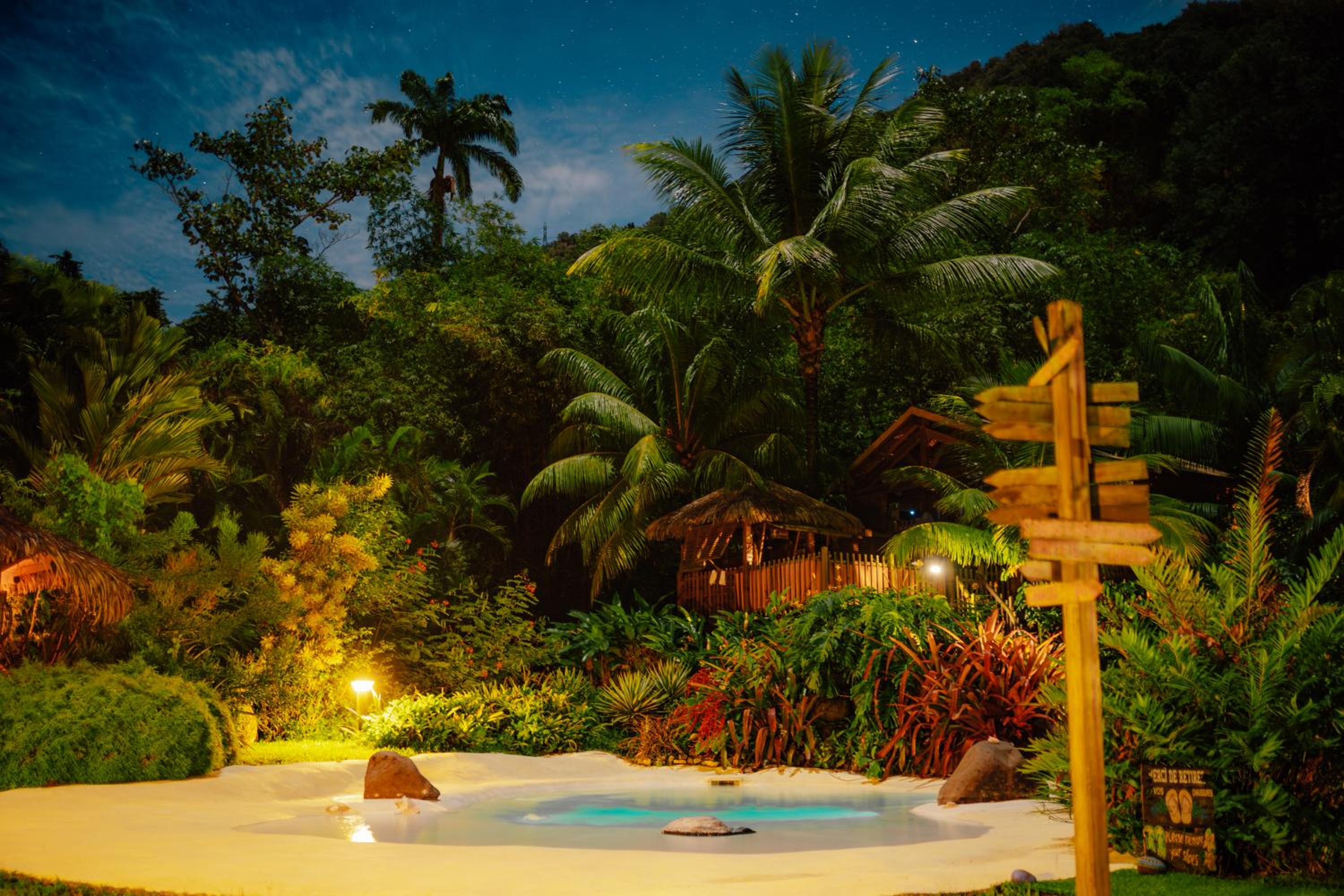 West Indies Cottage, cottages haut de gamme avec piscine, jacuzzi et vue jungle