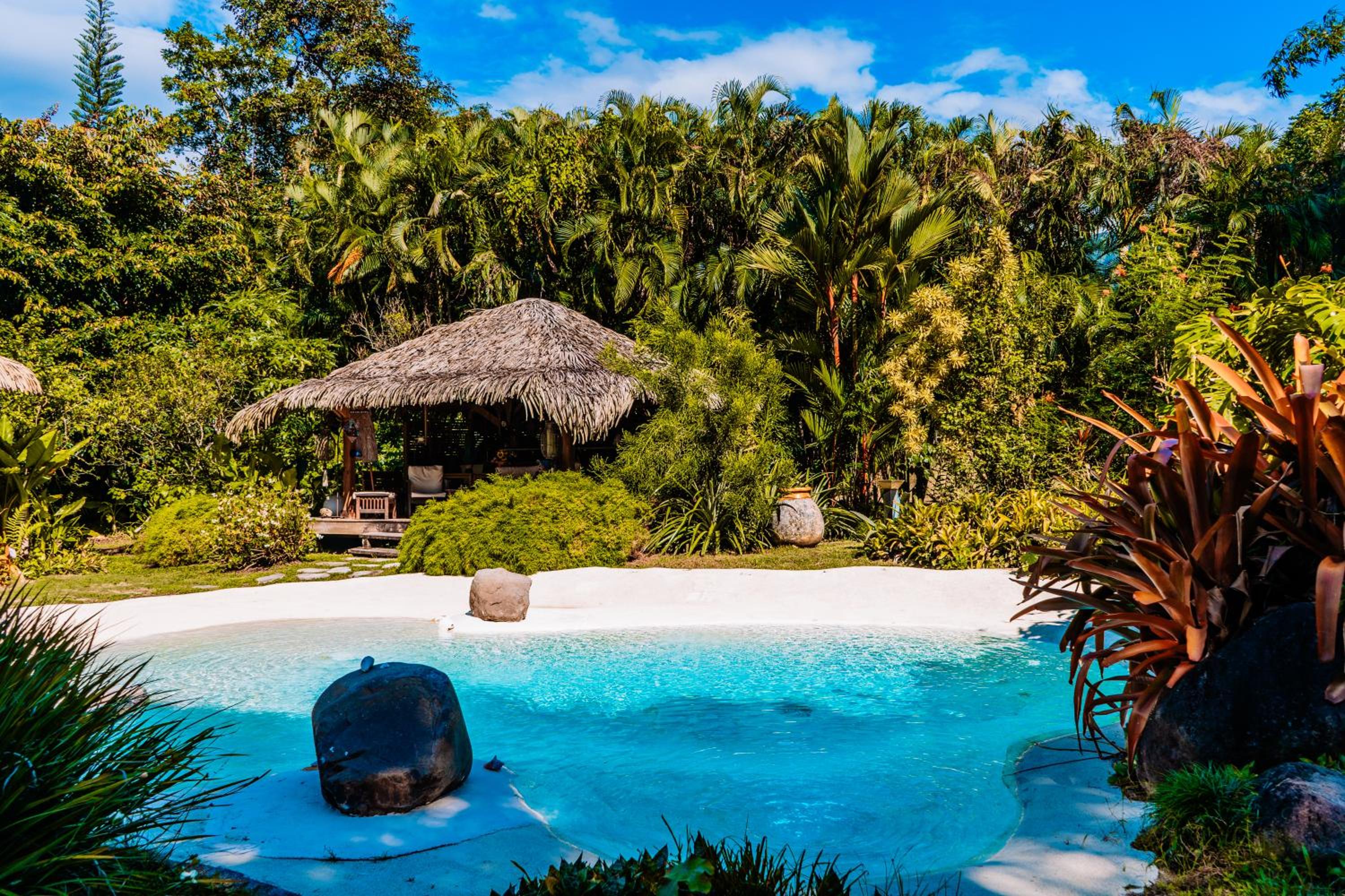 West Indies Cottage, cottages haut de gamme avec piscine, jacuzzi et vue jungle