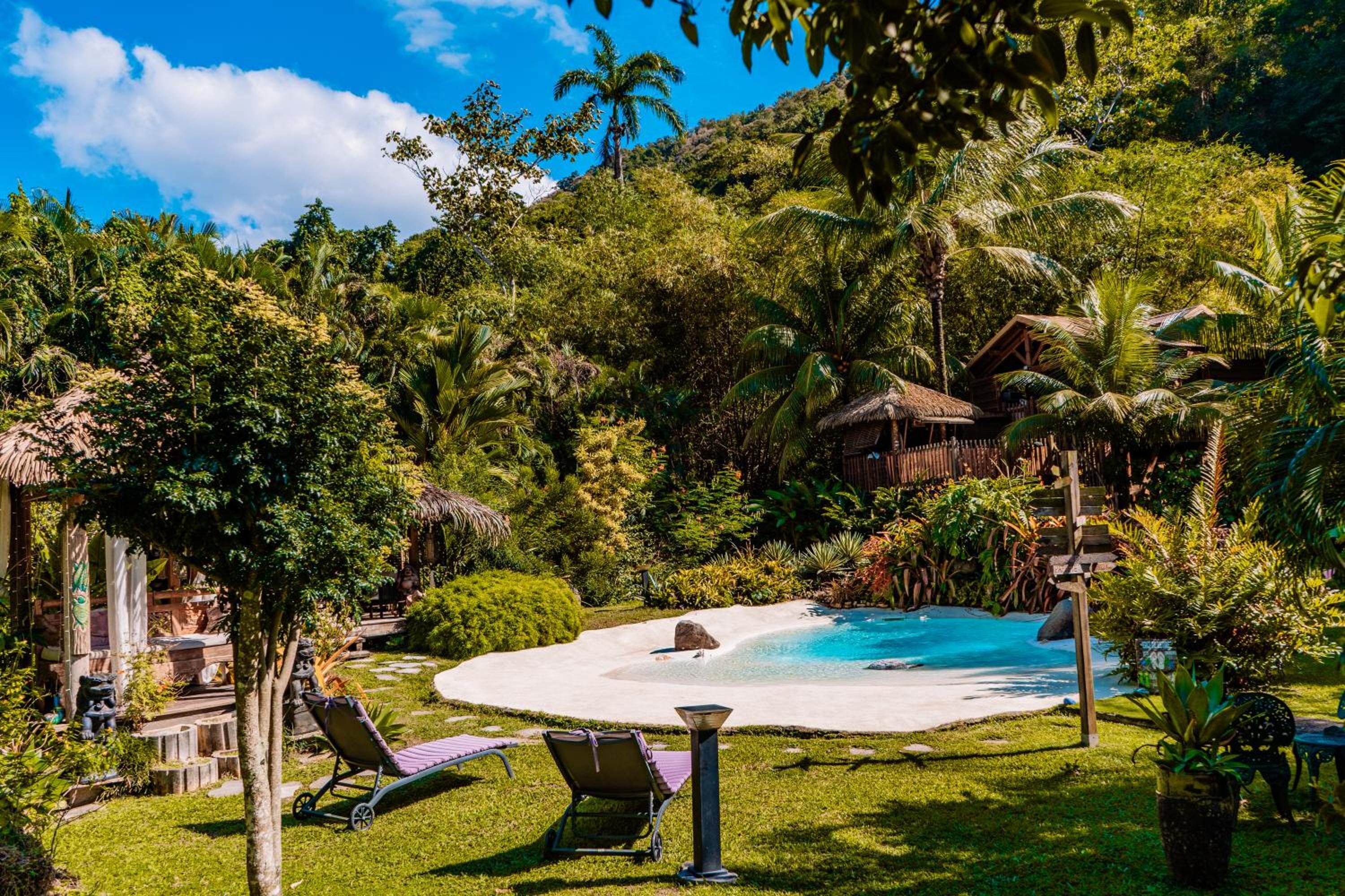 West Indies Cottage, cottages haut de gamme avec piscine, jacuzzi et vue jungle