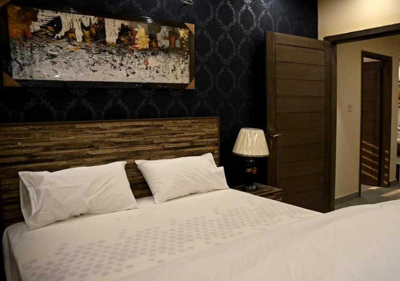 Luxurious 3 BHK penthouse apartment with rooftop lawn at bahria enclave
