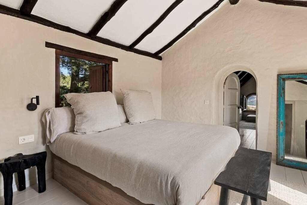 The Cave Tarifa Large Luxury in the countryside