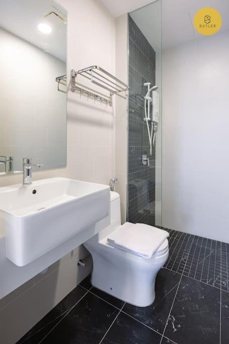 Seaview 2BR Infinity Pool & EasyAccess to Town 201 photo 2