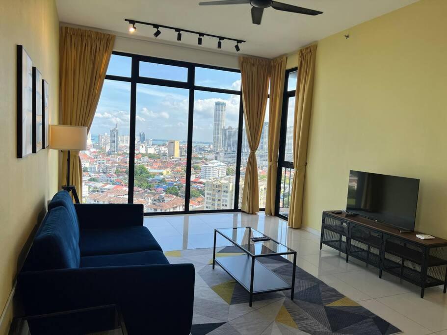 Seaview 2BR Infinity Pool & EasyAccess to Town 201 photo 4